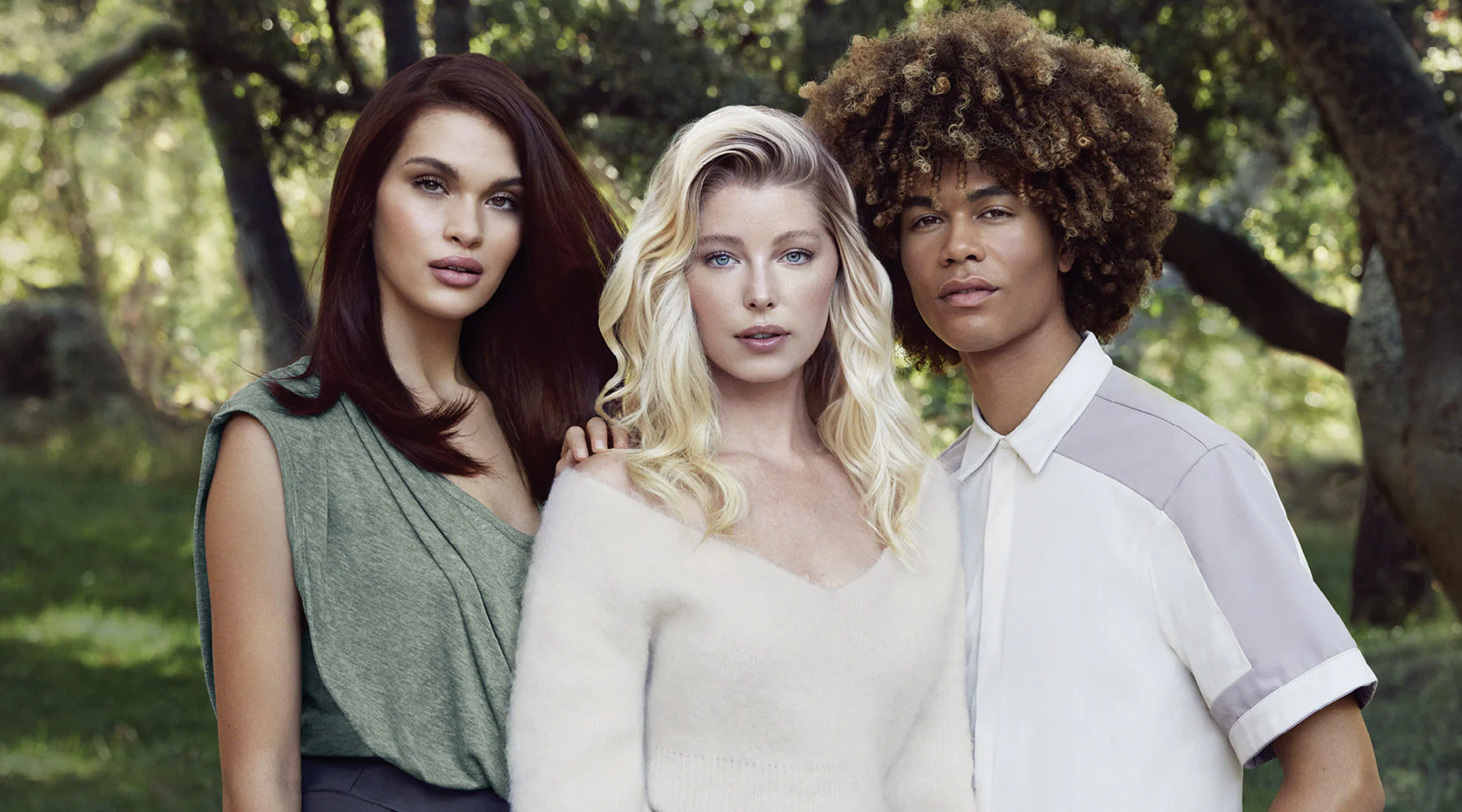 Foto 2 Frauen und 1 Mann mit gestylten Haaren