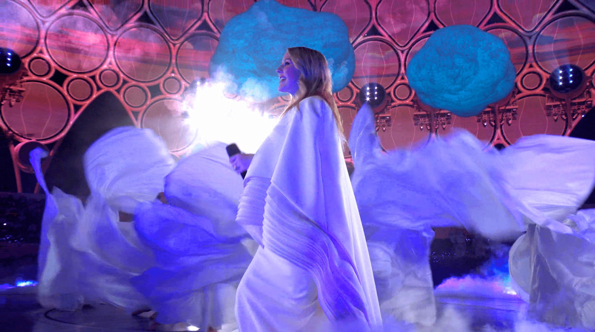 Ellie Goulding performs in an immersive world of clouds at Expo Dubai, scene blended AR with larger than life scenery