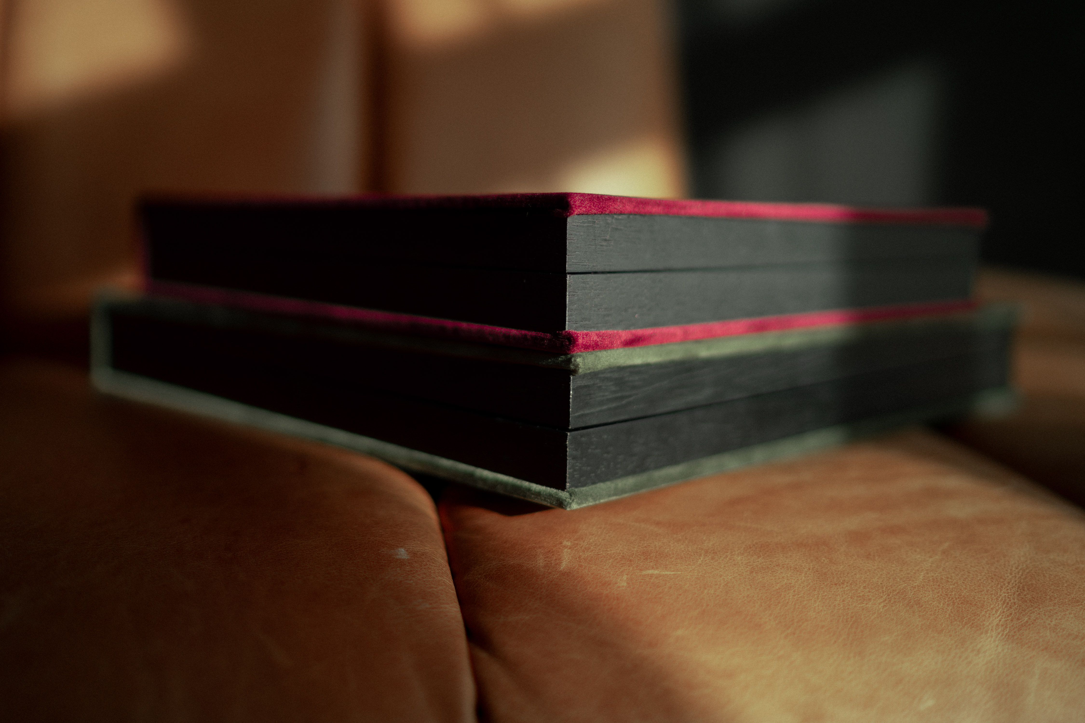 Luxury boudoir photo album by photographer Ramona, Solothurn, Switzerland.