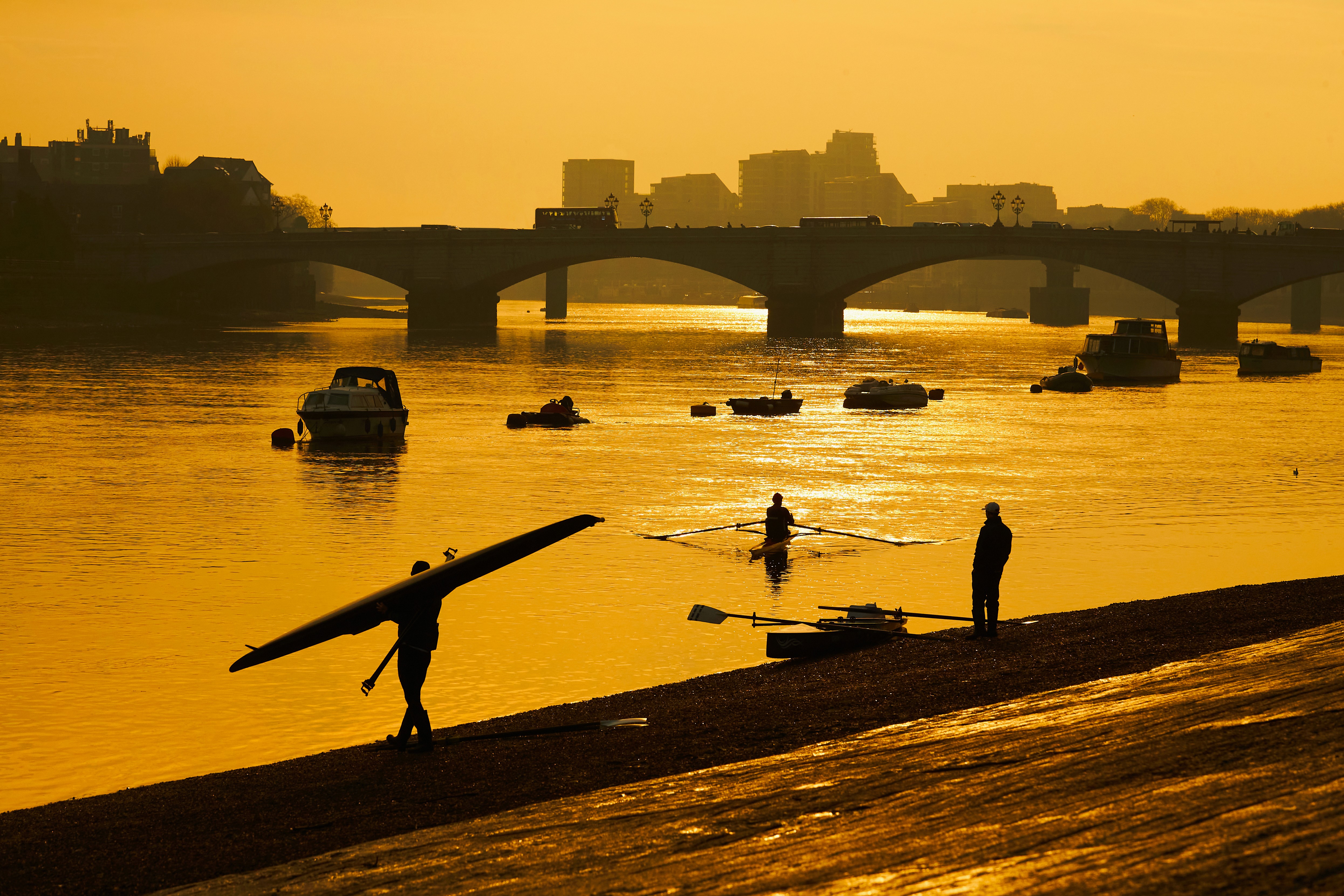 Sunrise river Thames, London Hydro rowing campaign for The Boat Race – London event photography by Paul Severn.