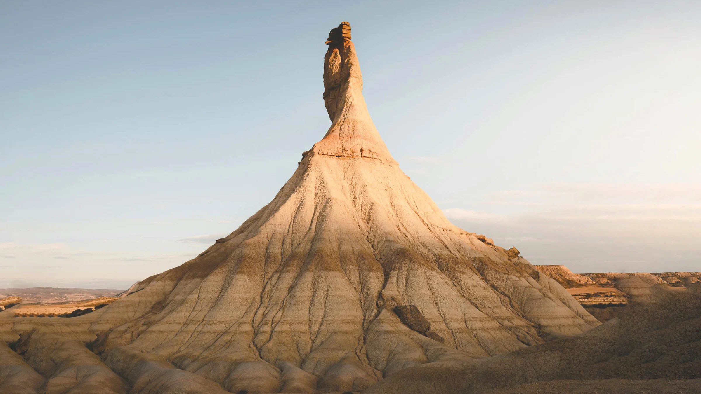 Le désert des Bardenas Reales, situé près de Tudela au sud-est de la Navarre en Espagne, est une zone semi-désertique de 39 200 hectares, classée réserve de biosphère par l'UNESCO.