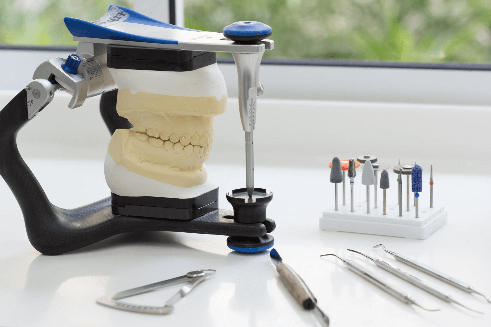 CROWNS - dental maker