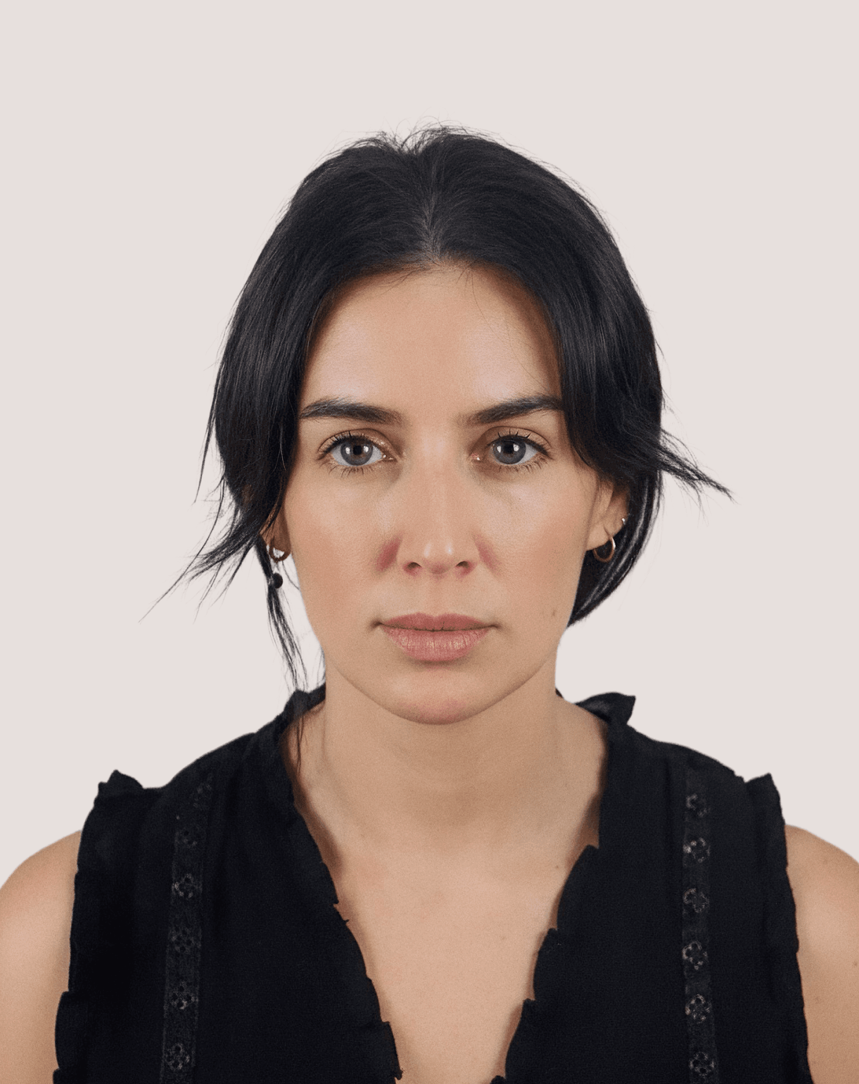 ortrait of Inés Muñoz, Art Director at Astrophat Studio — specializing in visual storytelling and brand identity design