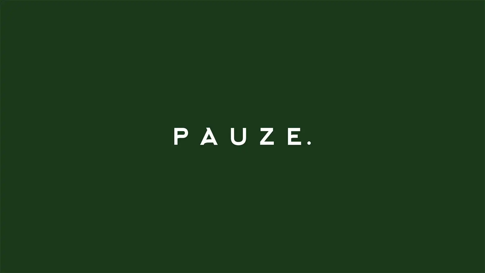 Minimalist dark green graphic featuring the centered white word “PAUZE.”, conveying a calm, quiet invitation to pause and reflect.