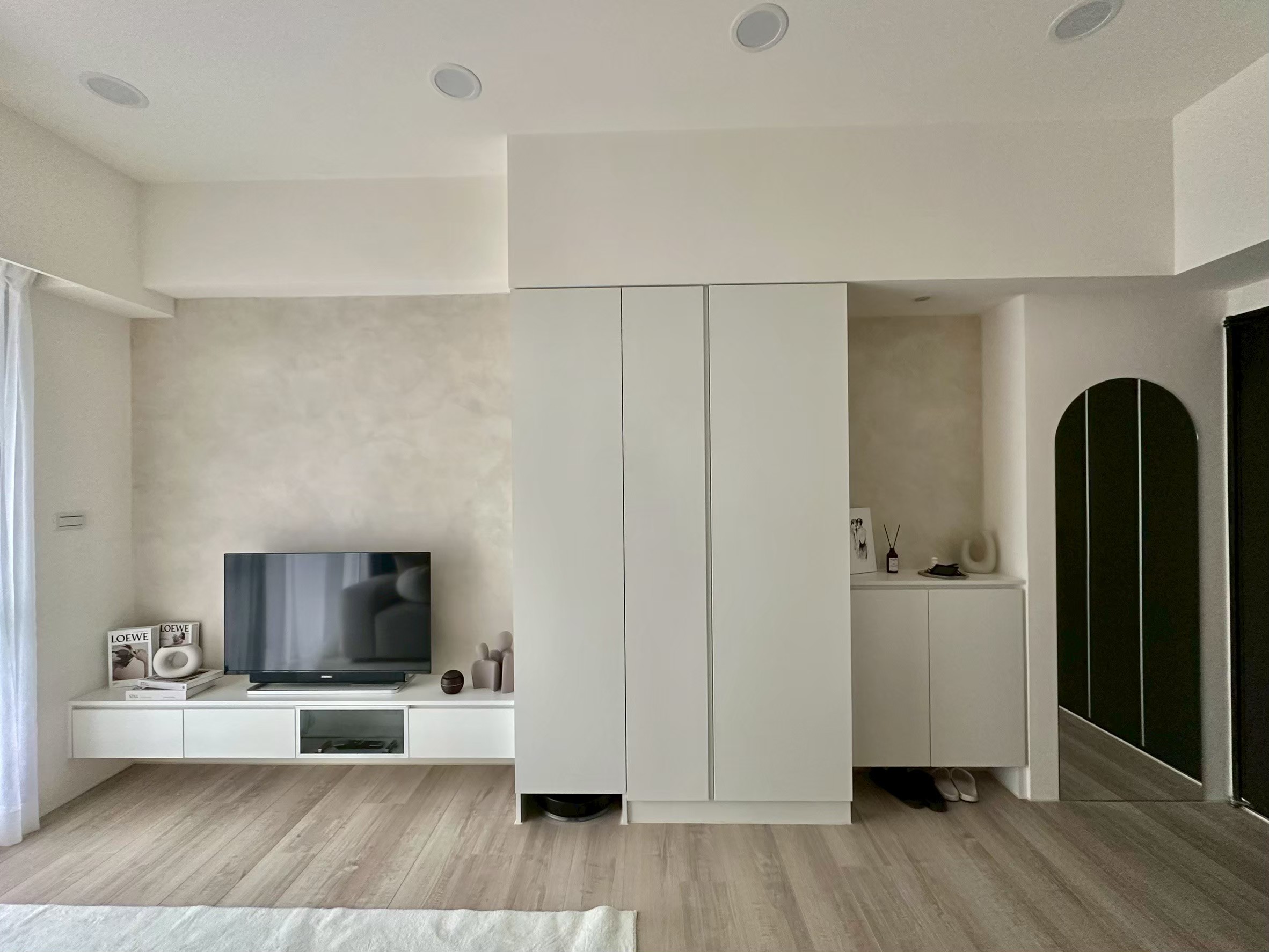 Project thumbnail image showcasing a modern interior design.