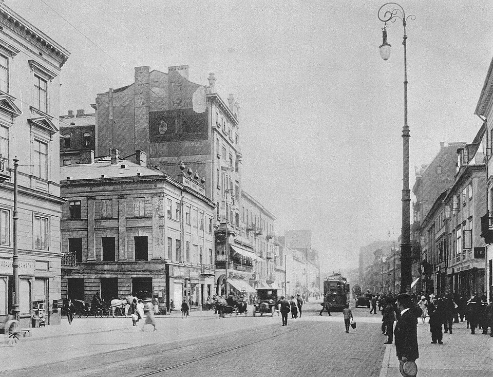 Ulica Nowy Świat w Warszawie na wysokości ulicy Ordynackiej przed 1939