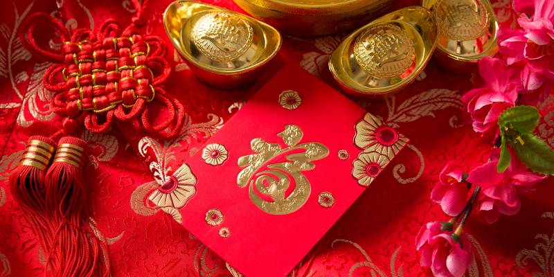 A table full of Ang Pow packets