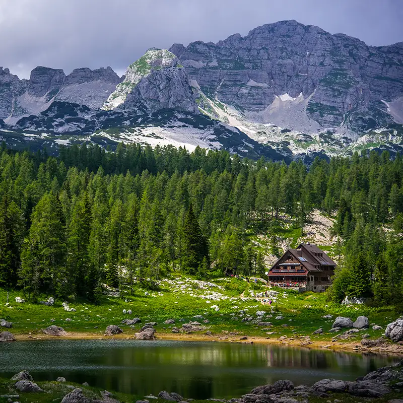 Fottur fra Bled gjennom de Juliske Alpene til Soca-dalen og Bovec - krevende turer | Expa Travel