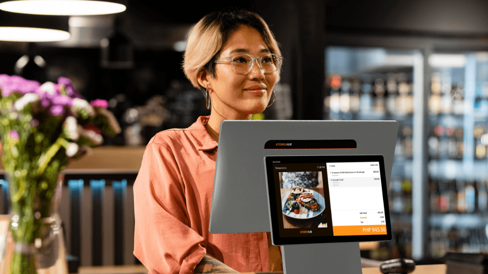 A staff using a reliable POS system to get customer's order.