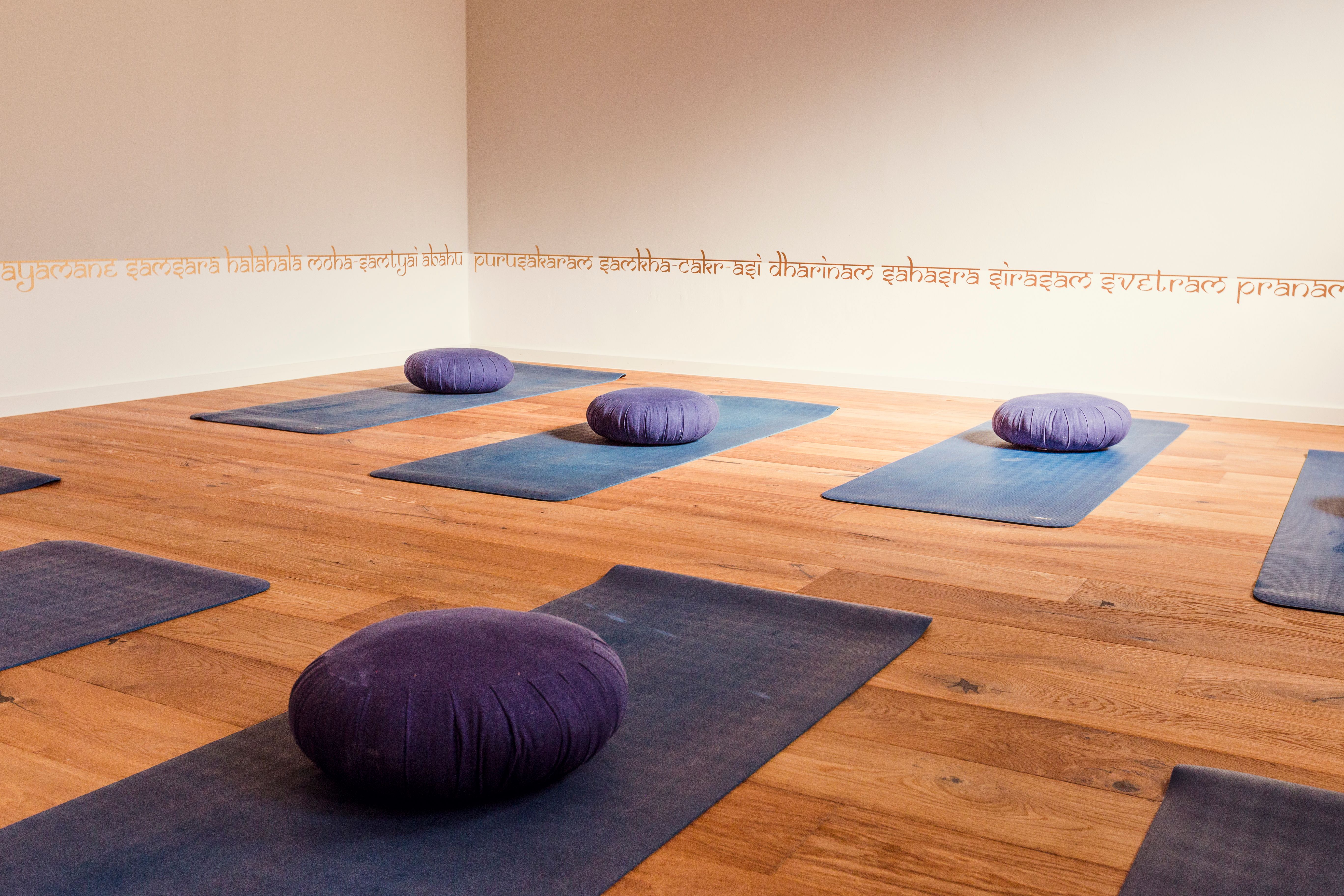 Amenities image for Grand 30-Foot Cascading Waterfall