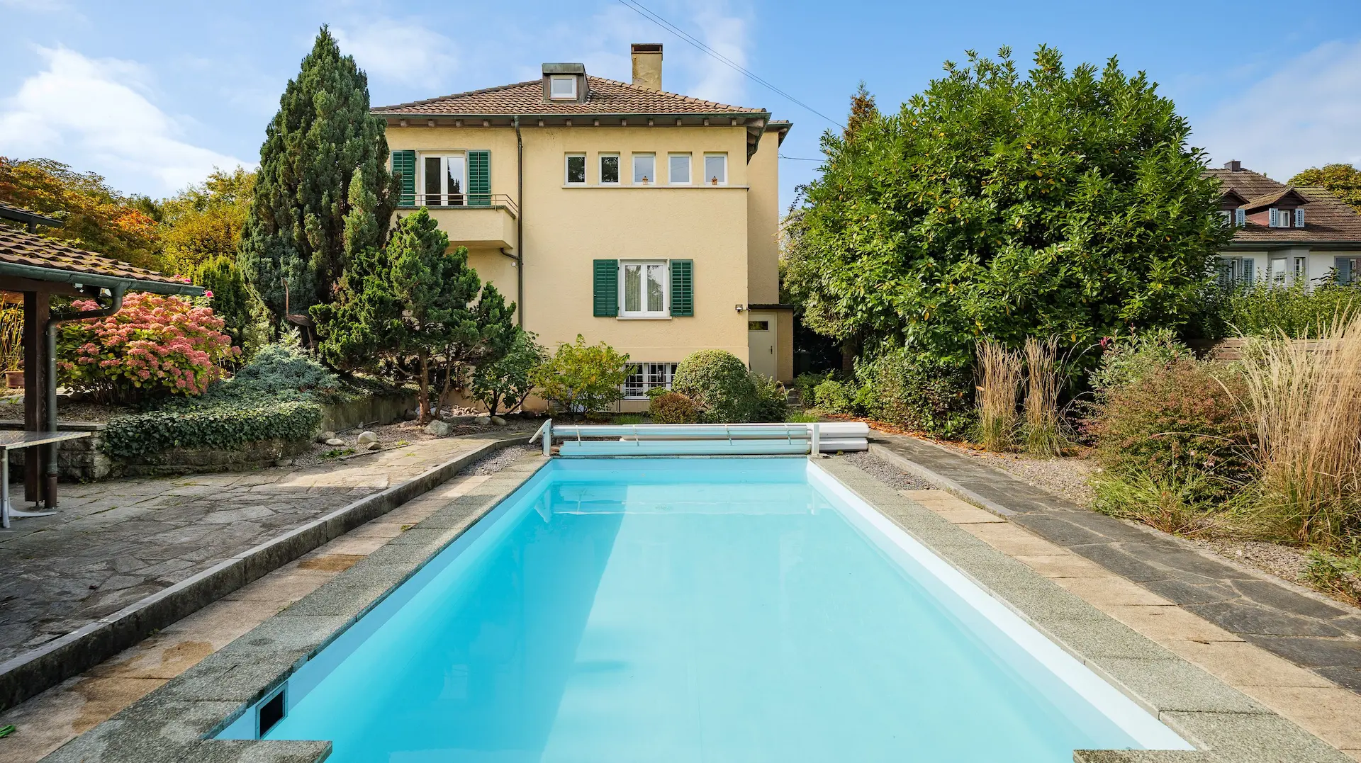 Elegantes Wohnhaus mit Pool und exklusiver Privatsphäre in Aarau