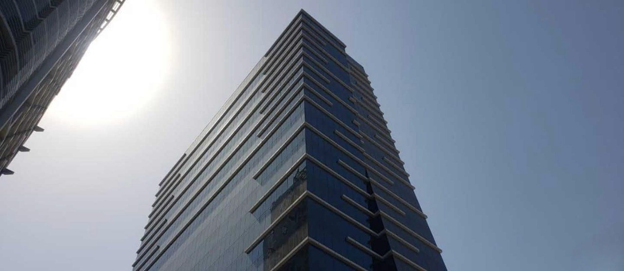 Modern skyscraper architecture with sleek glass design, perfect for corporate real estate investment opportunities.