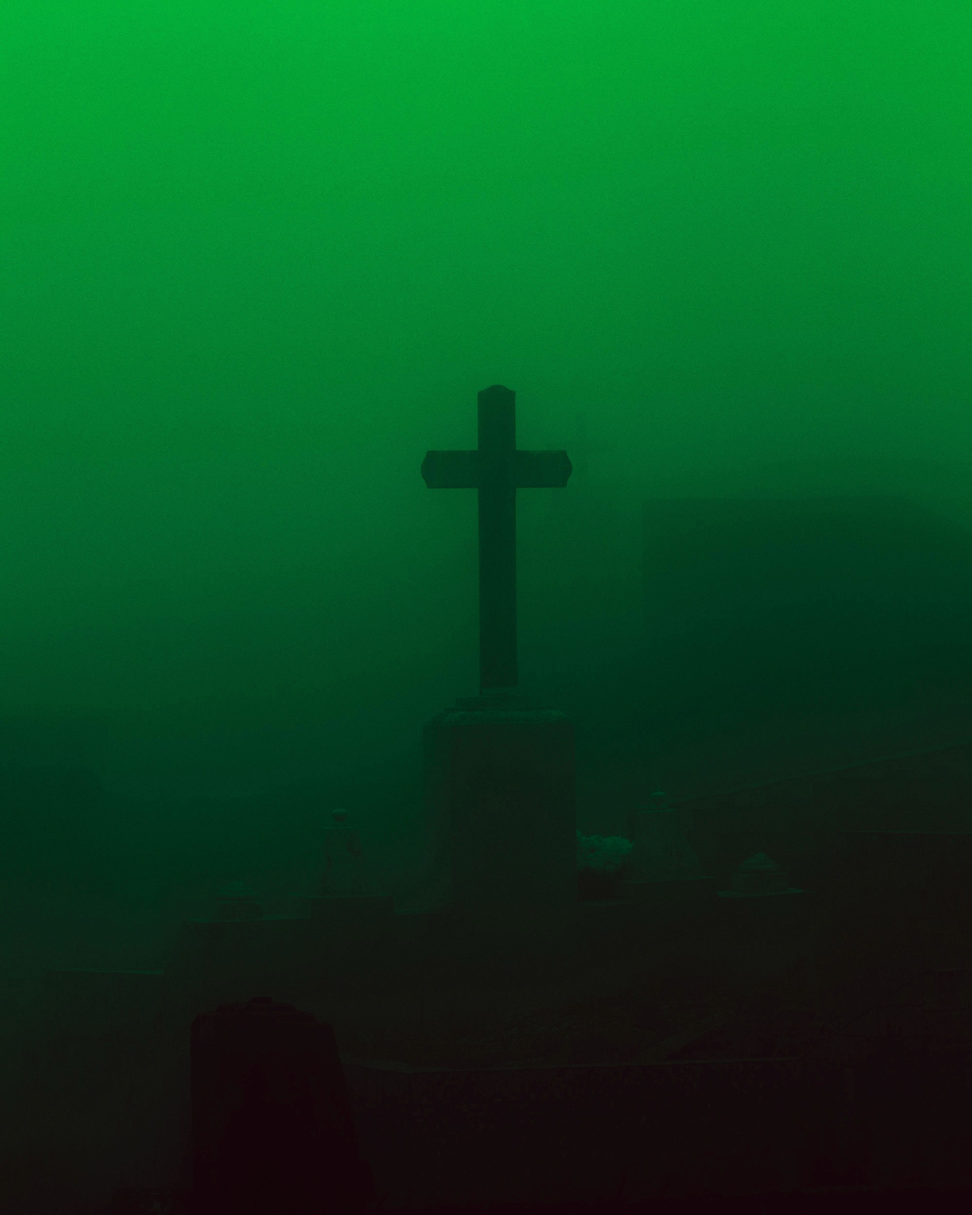 TRVNS – Grave Signal