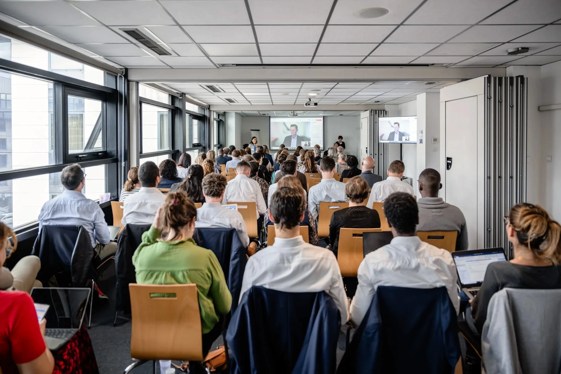 Salle de conférence pleine pour un atlier thématique des assises de l'afigese
