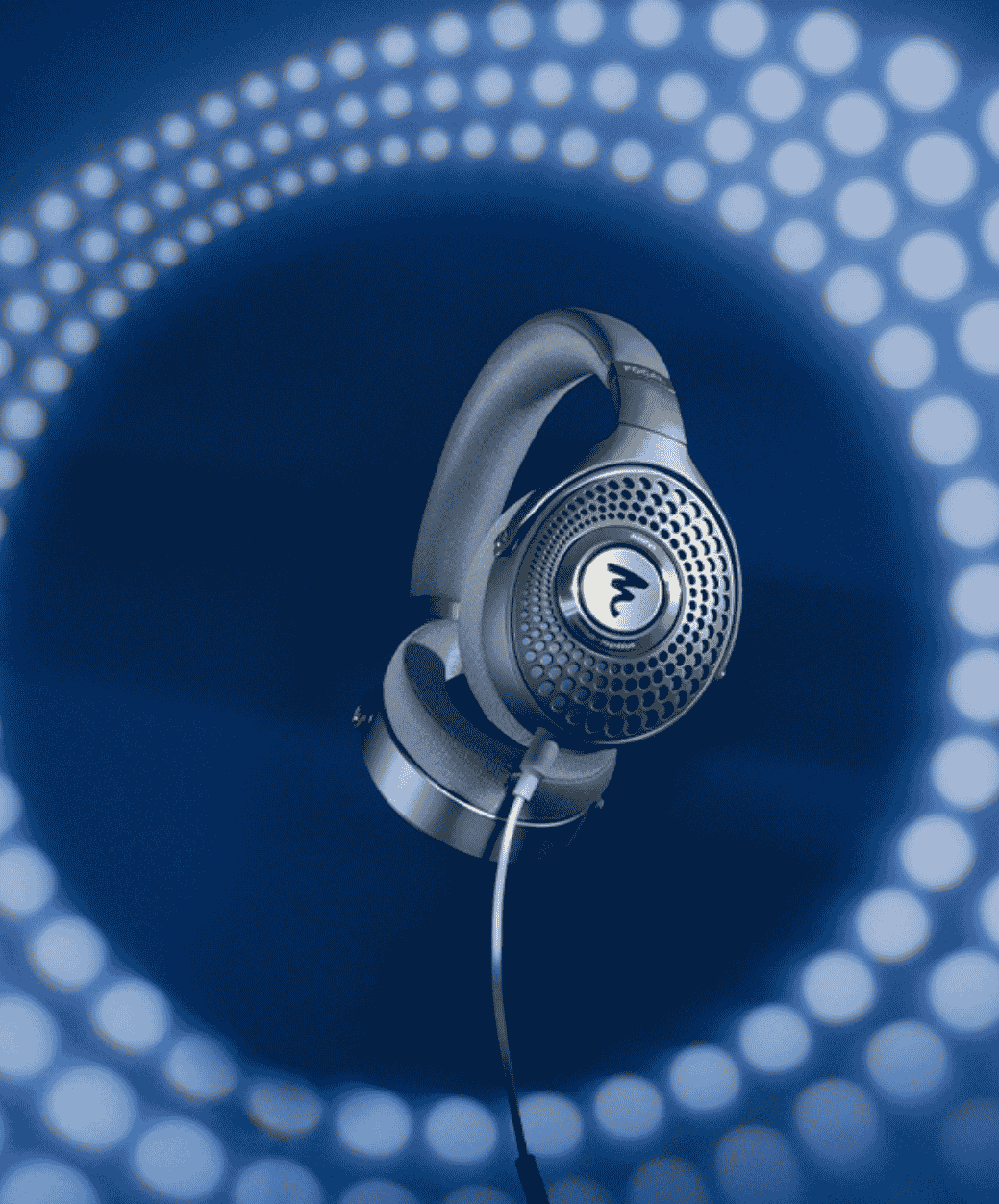 Focal Casque Azurys  lifestyle - LE STUDIO HIFI 