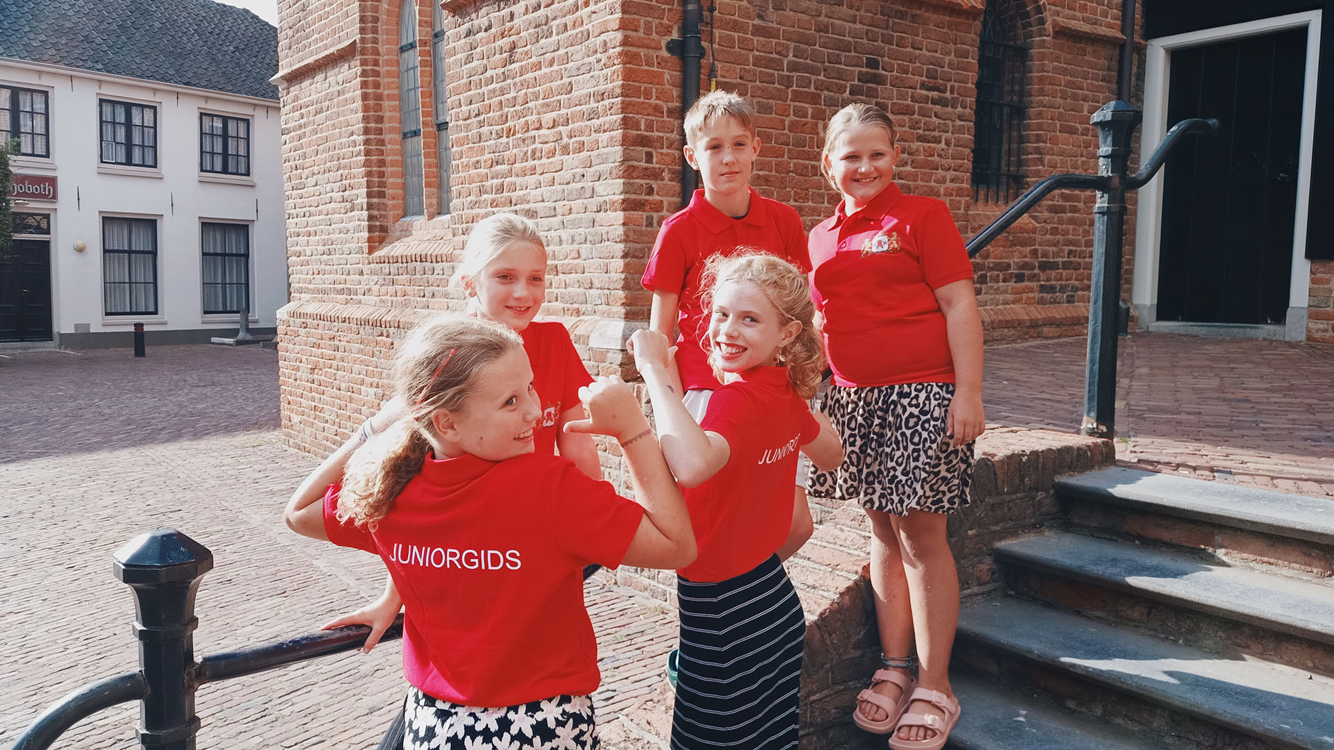 Kinderstadsgidsen geven een rondleiding door Montfoort - Stichting Oud Montfoort