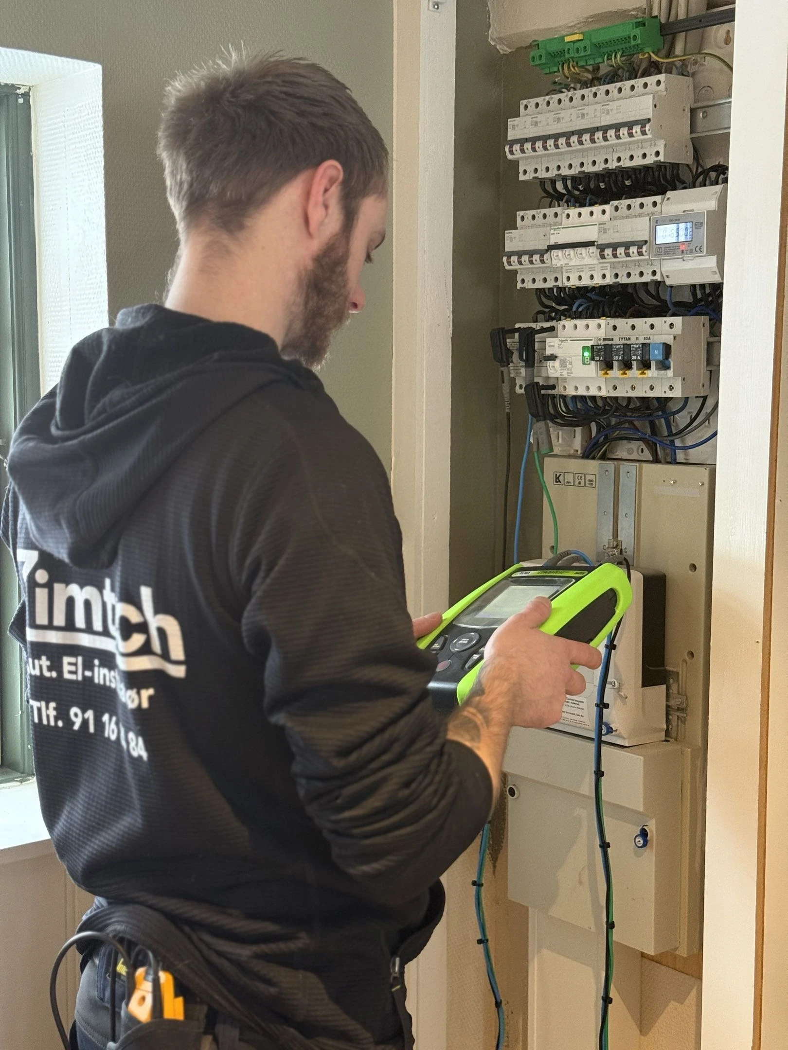 Elektriker Zimtech skifter eltavle