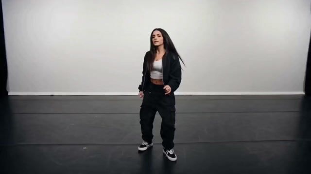 High-Speed Style-Flicking Dance