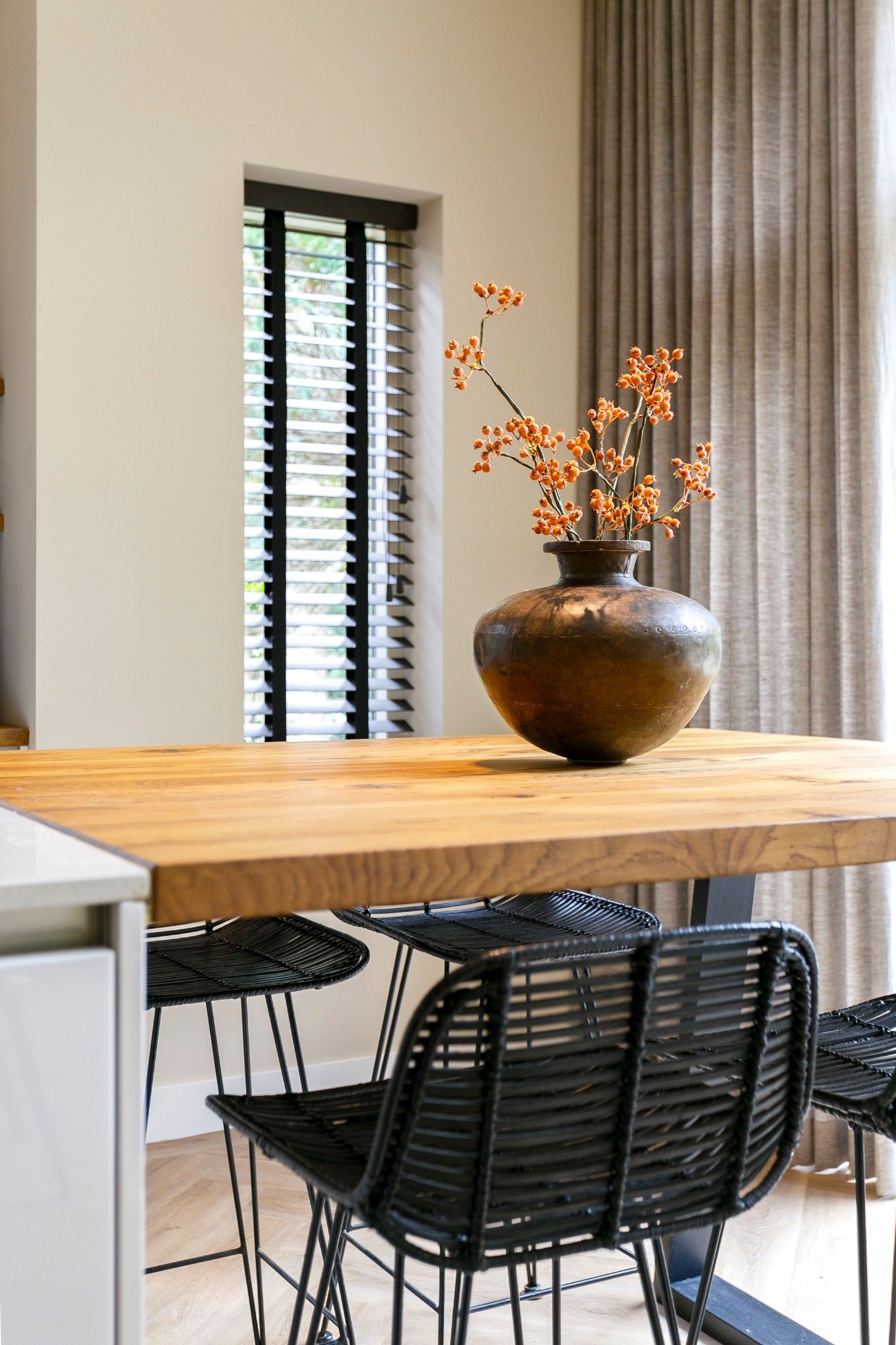 bar zitje met rotan stoelen 