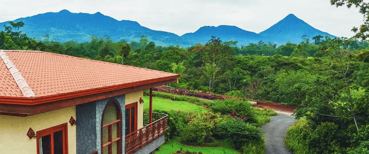 Villa Fleta with a view of Arenal Volcano