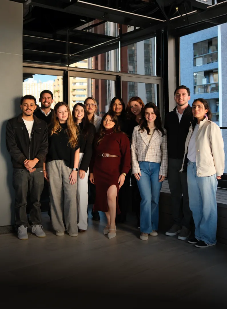 Time da Directcon reunido no escritório