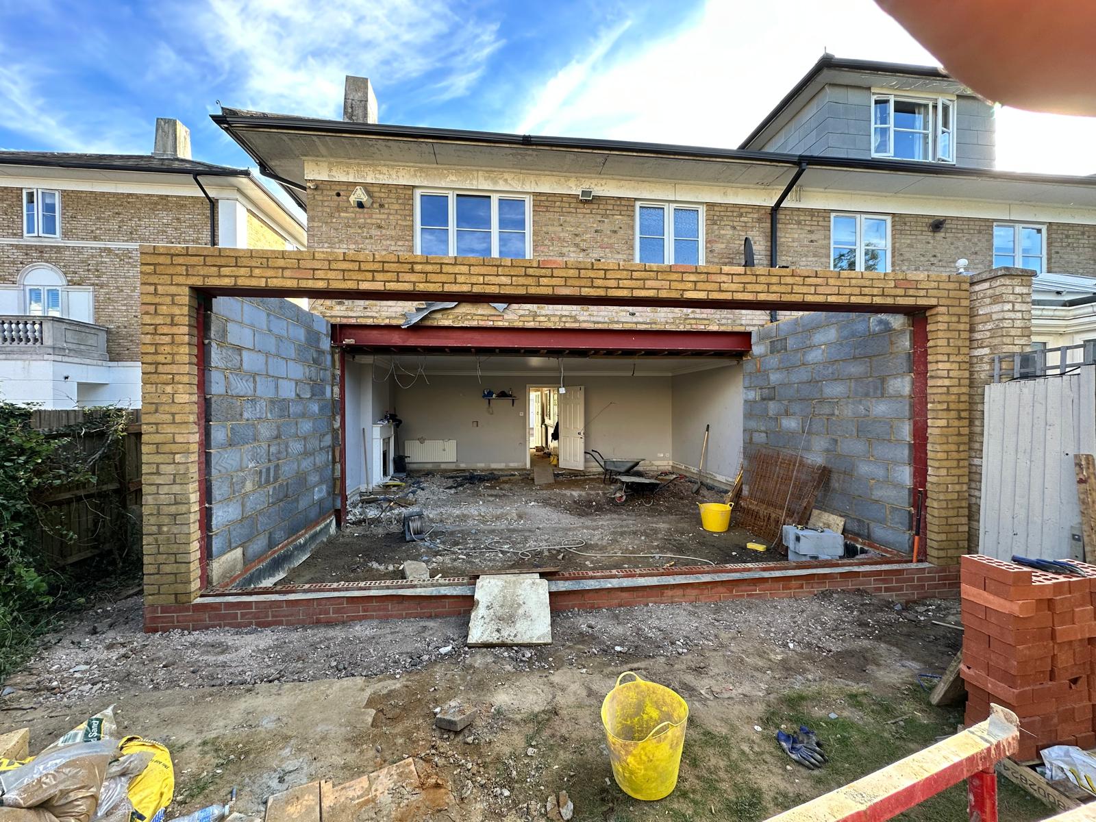 Located in the heart of Chiswick, this comprehensive 2024–2025 project features a bespoke house extension and a complete internal refurbishment. The transformation focused on expanding the property’s footprint to create a modern, high-spec living environment tailored for contemporary family life.