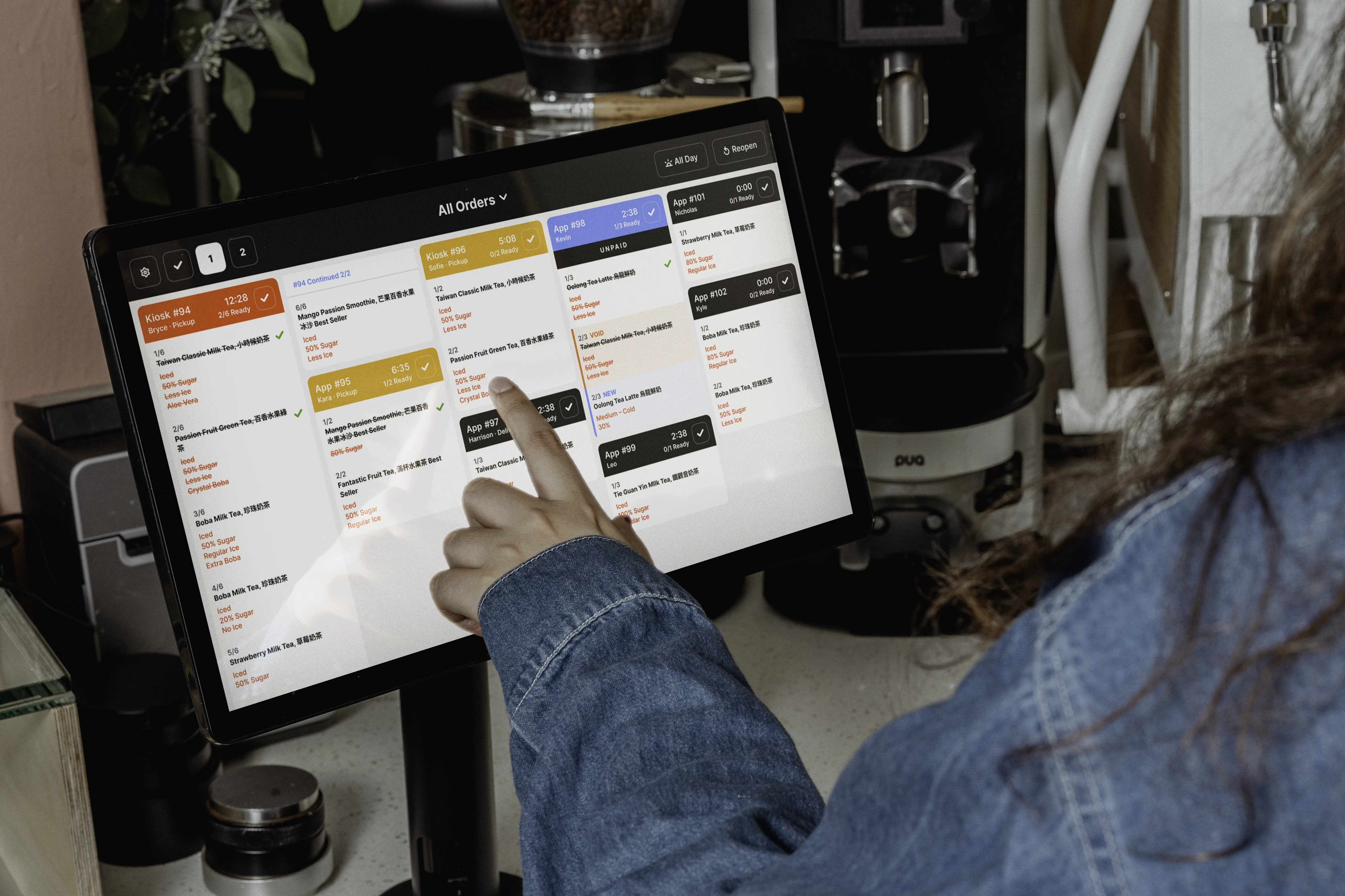 Snackpass Kitchen Display System showing real-time restaurant orders