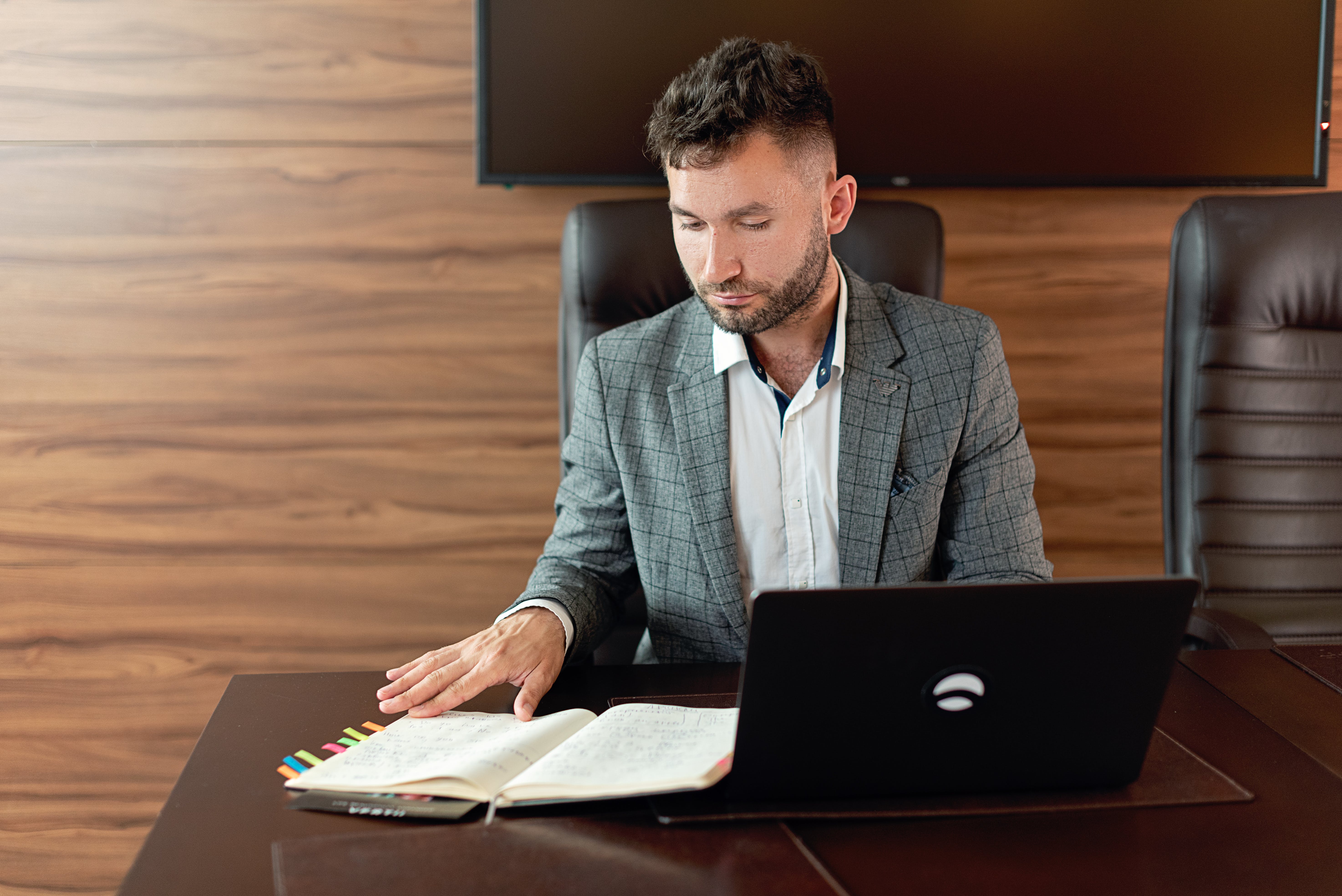 Man looking on a notebook with a list of top cold email examples