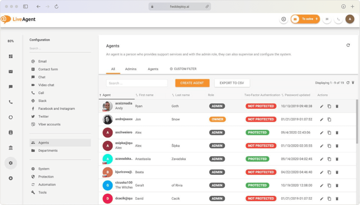 Screenshot of an AI copilot assisting a support agent by suggesting replies and providing customer context during a live chat.