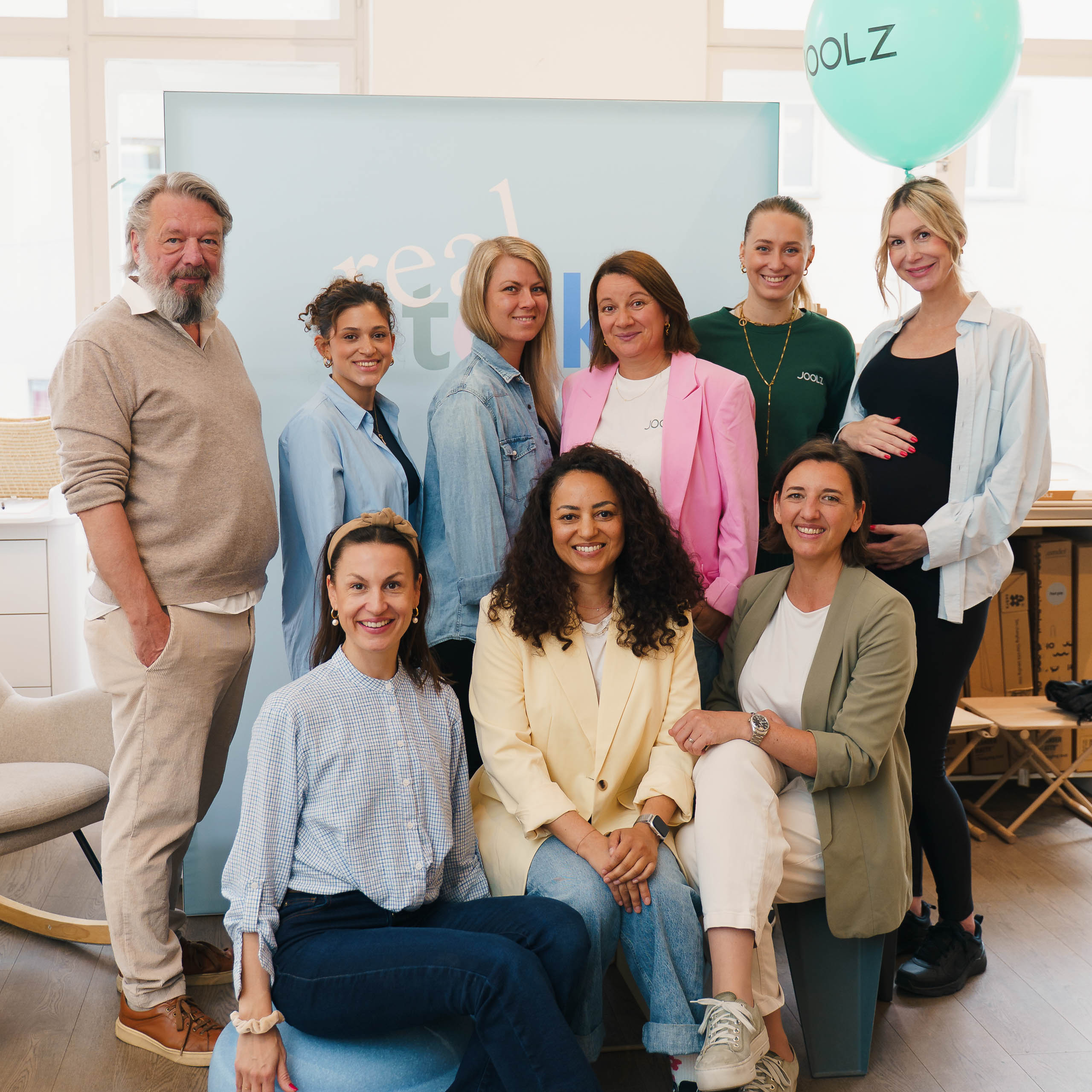 Gruppenfoto bei Joolz Produktvorstellung bei Herr und Frau Klein Wien