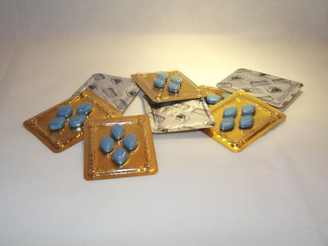 viagra,-tablets,-medicine,-blue-pill,-pharmacy,-dosage,-medication,-remedy,-viag - publicdomainpictures (pixabay)