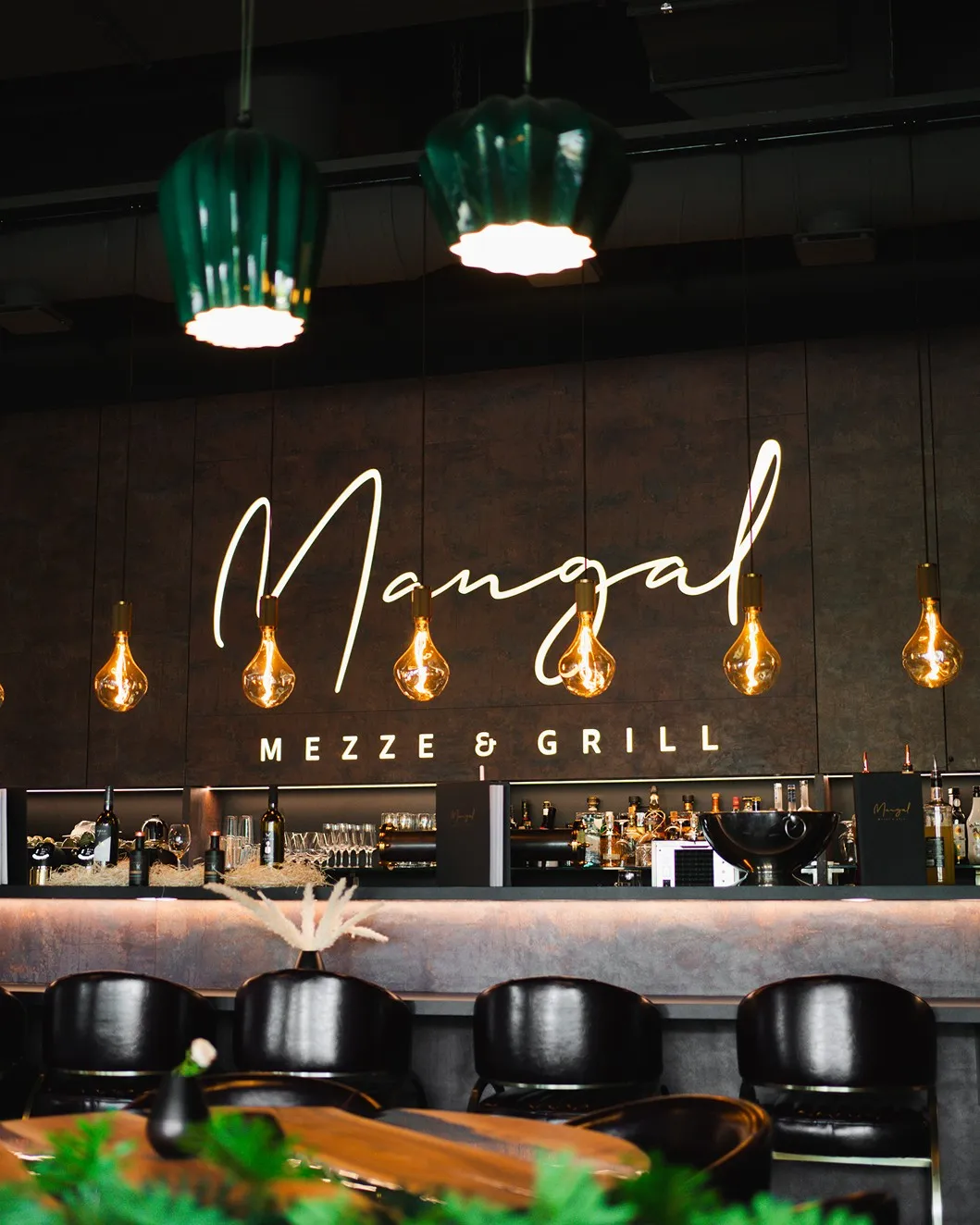 Die Wohlfühlatmosphäre bei Mangal Mezze & Grill die zum verweilen einlädt.