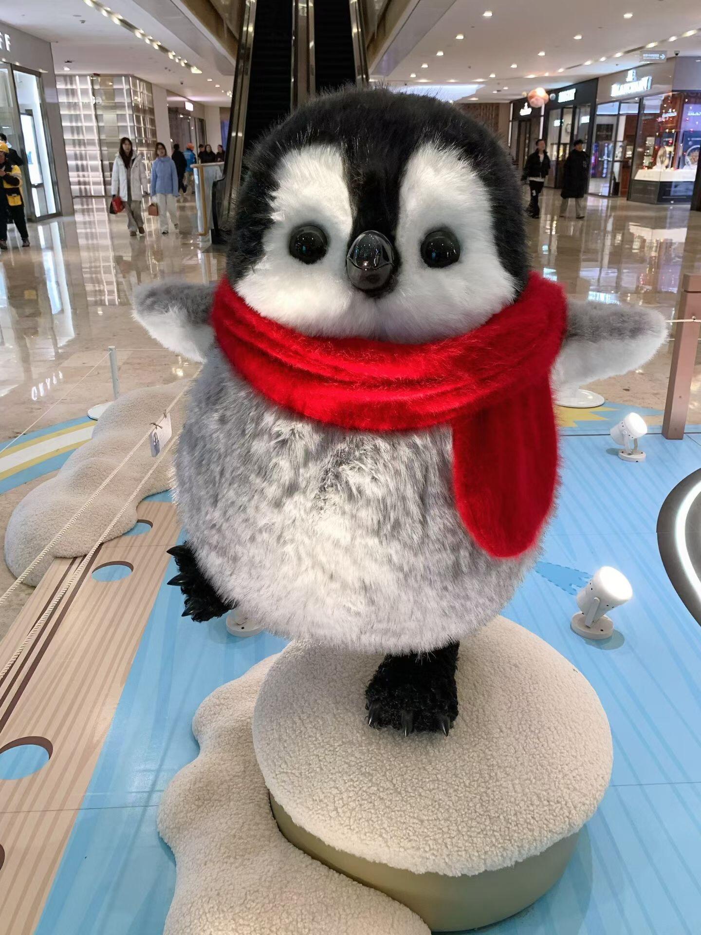 YOMeeDoll penguin closeup at Deji Plaza