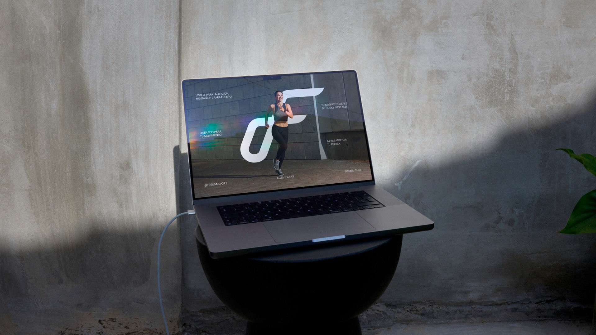 Packaging y etiquetas para ropa deportiva Fremme Activewear – diseño de empaques premium en Latinoamérica.