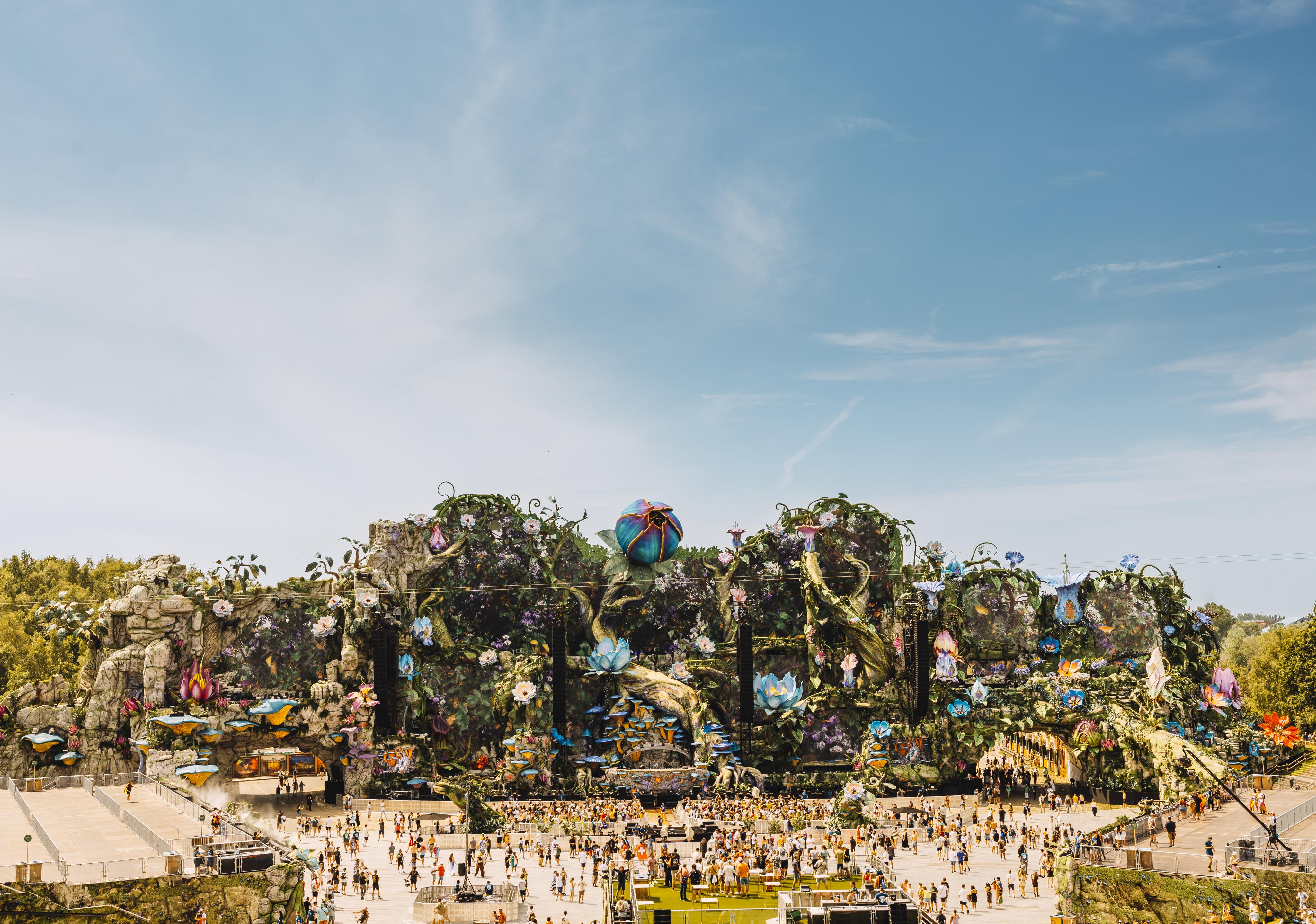 A scenic view of a lake in the mountains