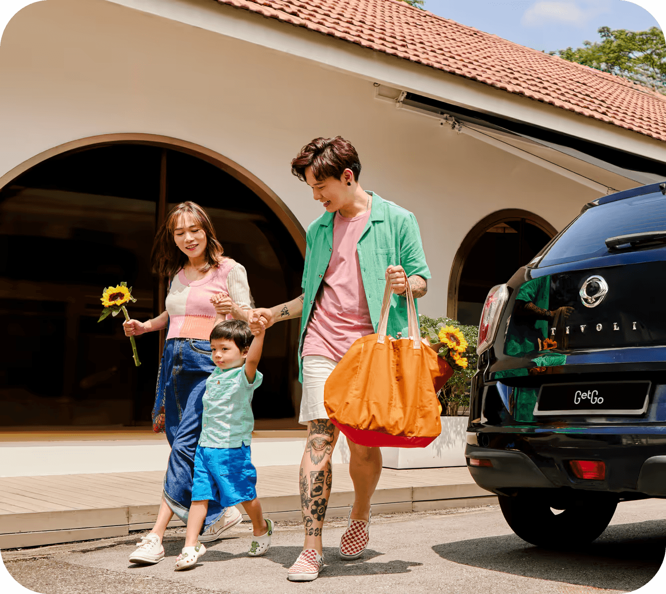 GetGo customers beside a shared car