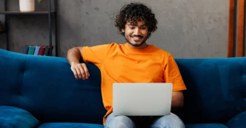 homme conteste son invalidation de permis sur son ordinateur