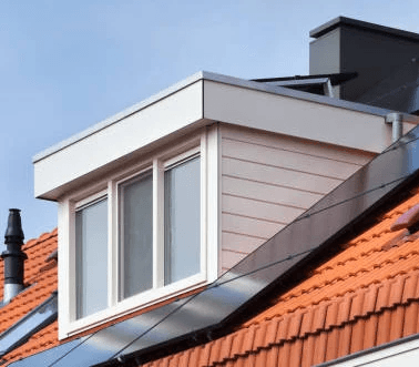 Kunststof dakkapel met onderhoudsarme afwerking op dakrenovatieproject in Friesland