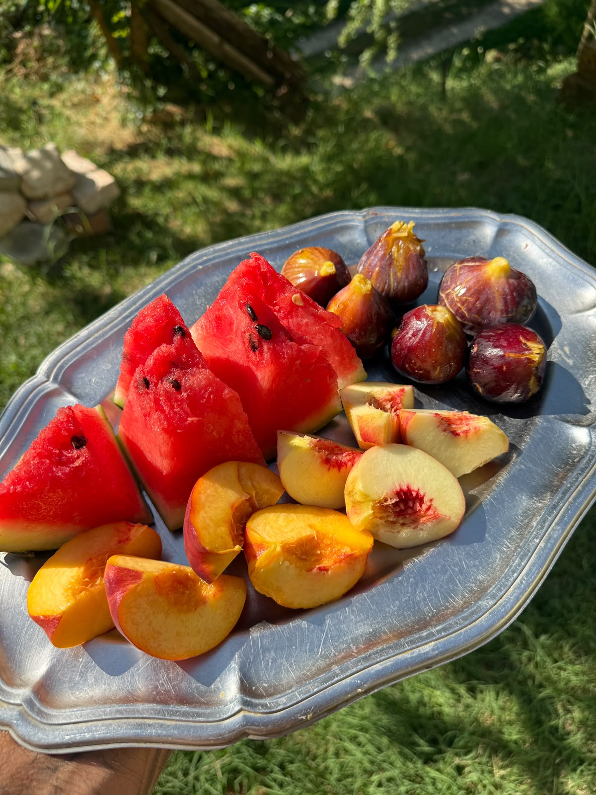 Frutta fresca servita su un vassoio