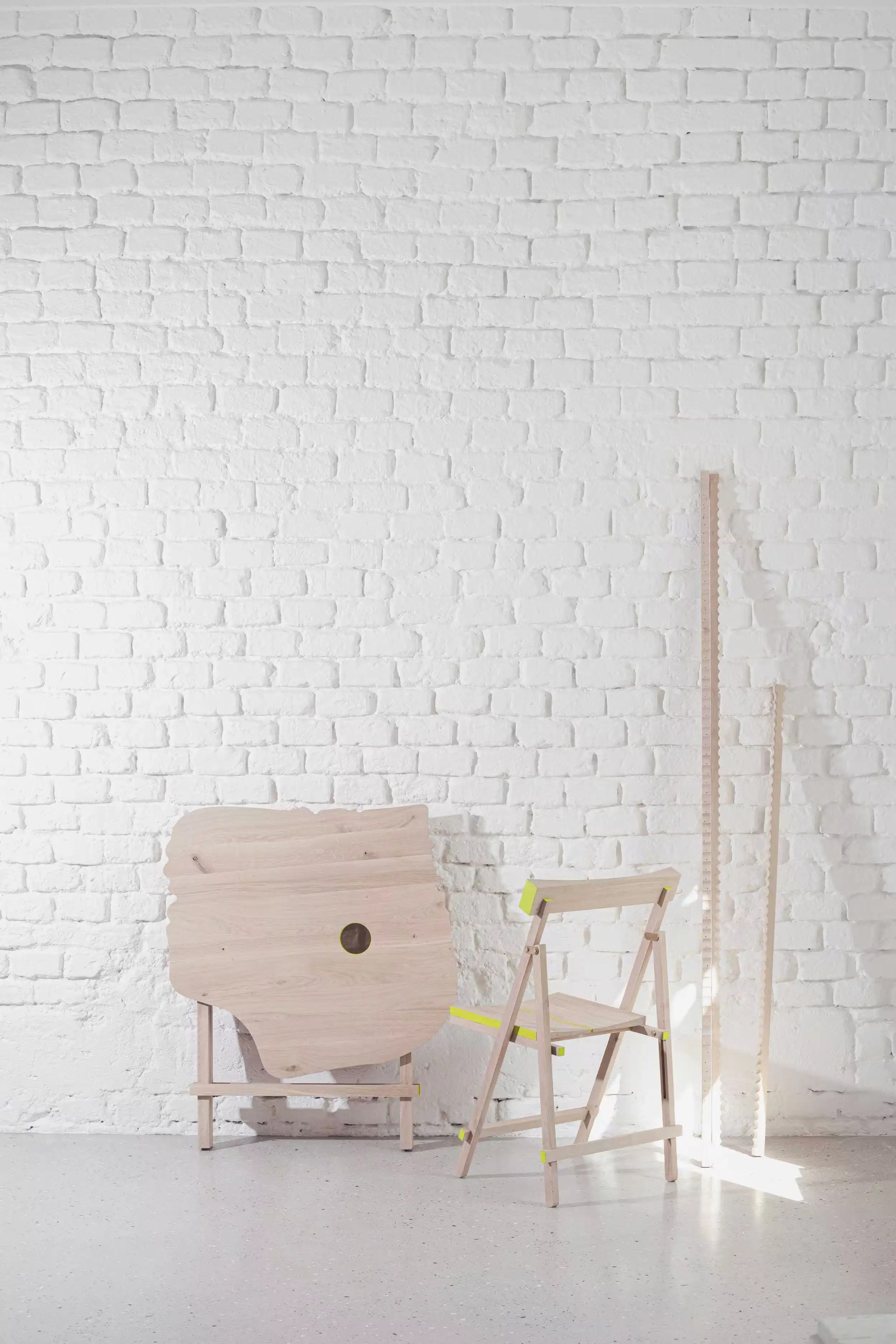 Cover image of foldable chair in white stained oak wood designed by Jiří Krejčiřík