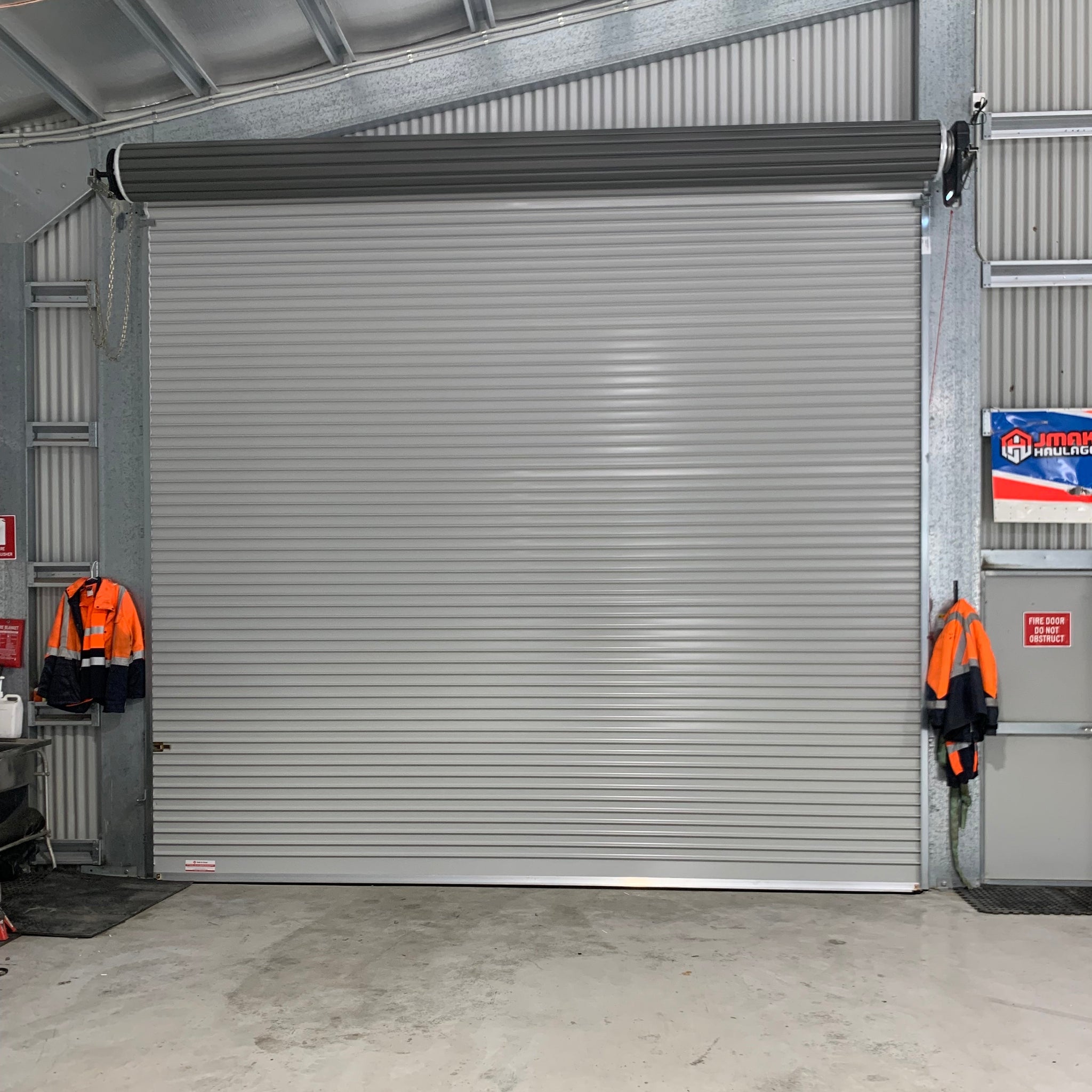 https://www.shoalhavengaragedoors.com.au/cdn/shop/files/Photo_745905410.689718_2048x.jpg?v=1741424391