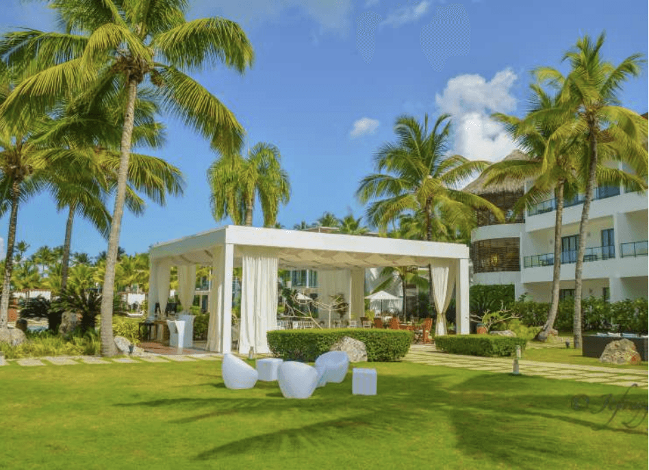 Corporate wellness yoga programme for large incentive trip at Sublime Samaná Barfoot Luxury Resort, Playa Cosón Las Terrenas — 50+ participants with instructor Nat