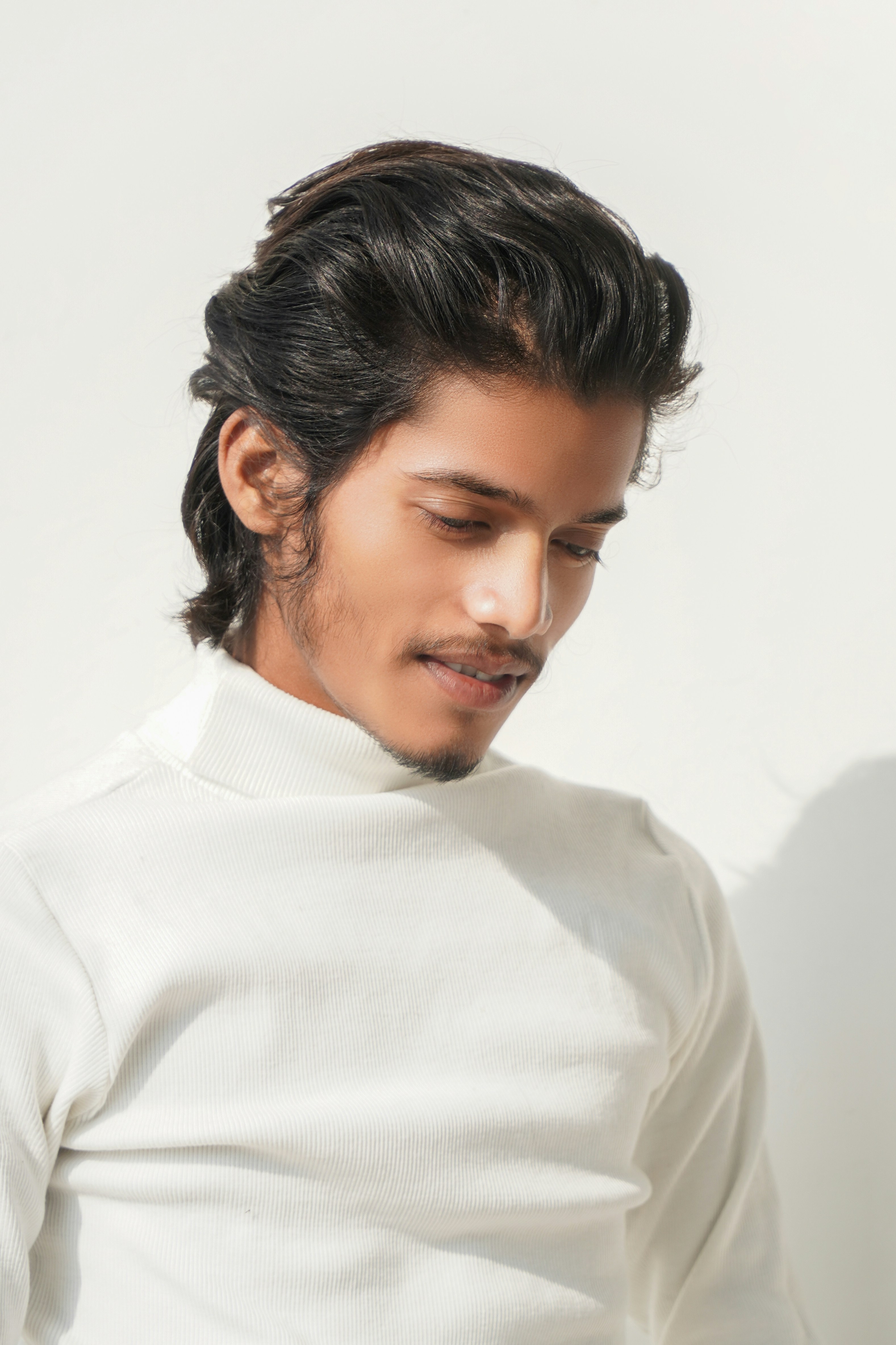 Man wearing a white shirt