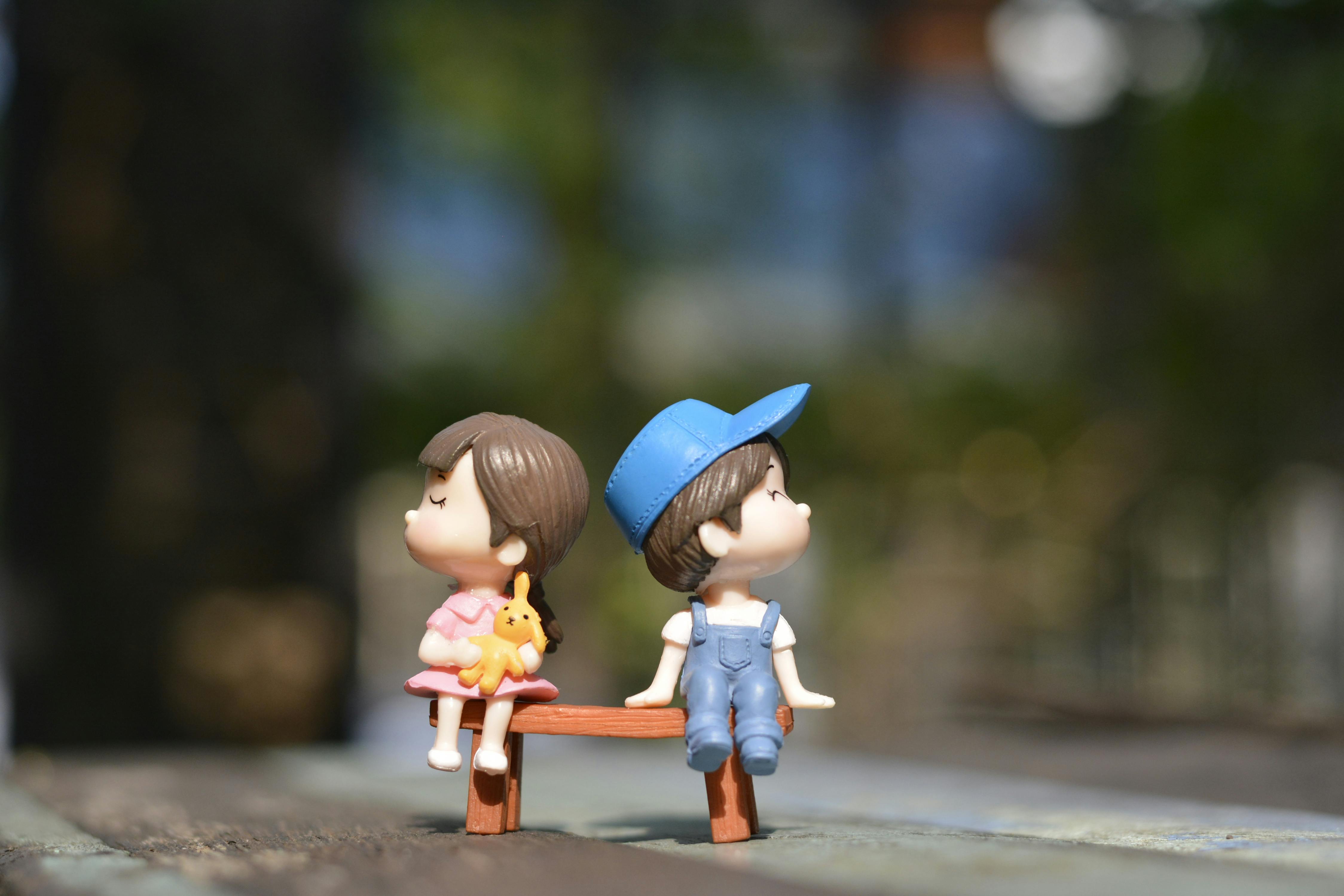 couple figurine