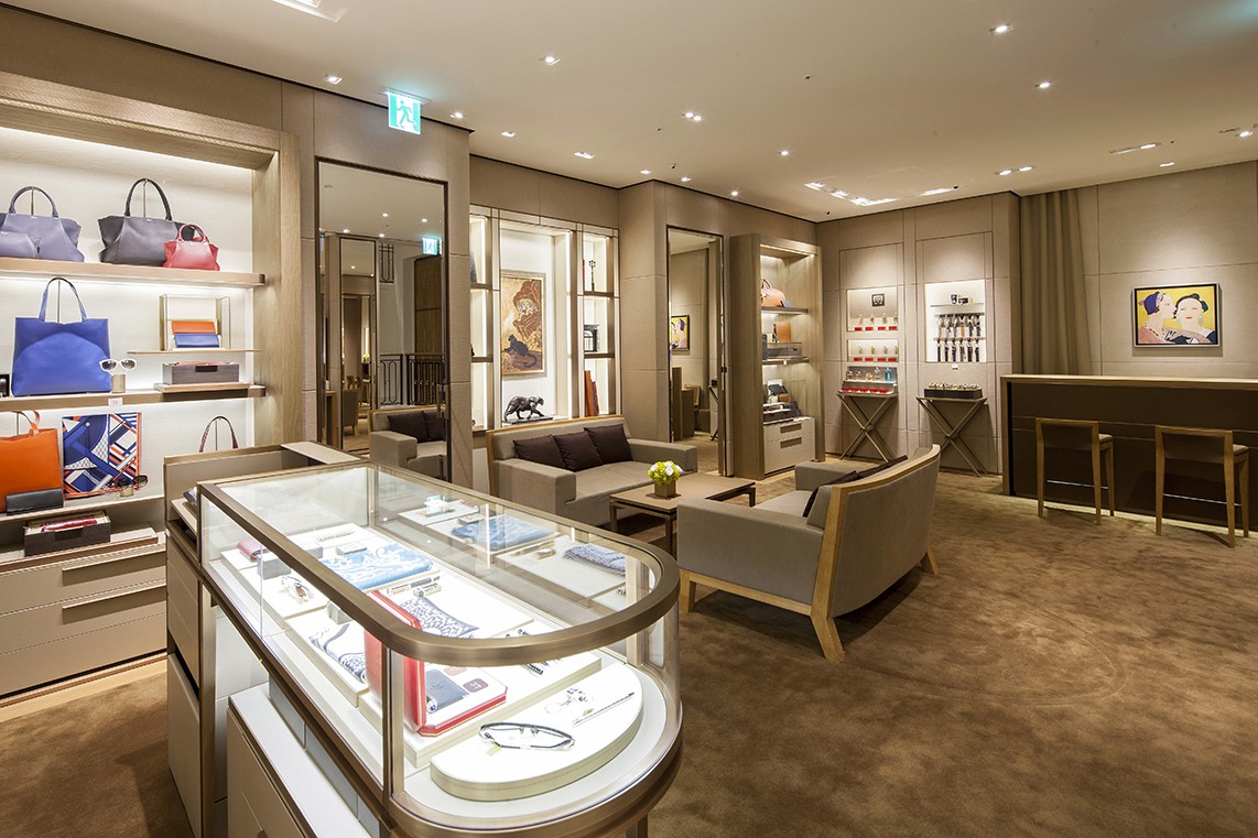 까르띠에 메종 청담 매장 인테리어 – 메인 홀 및 쇼케이스 전경