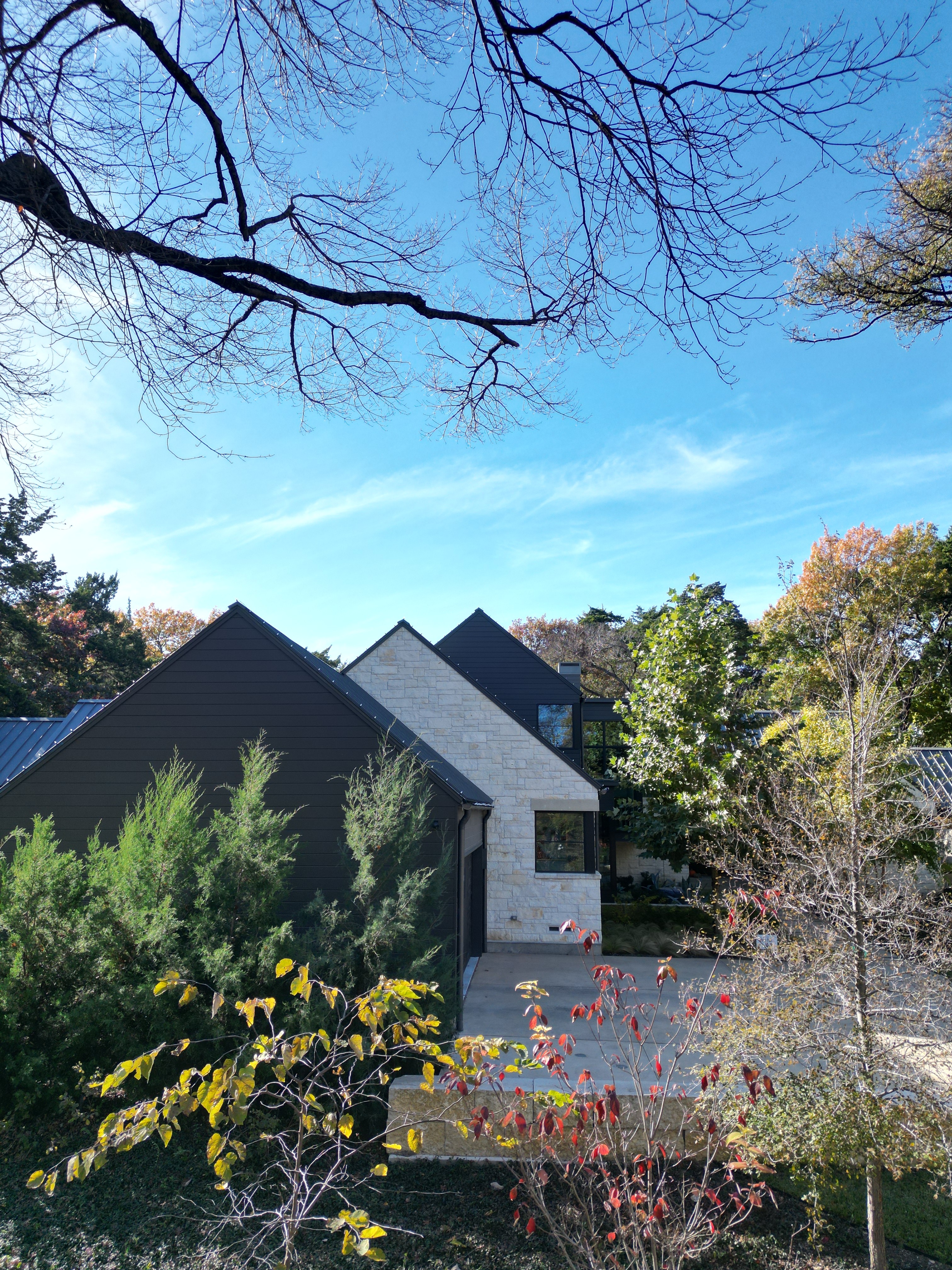 Side of home in Kessler Parkway