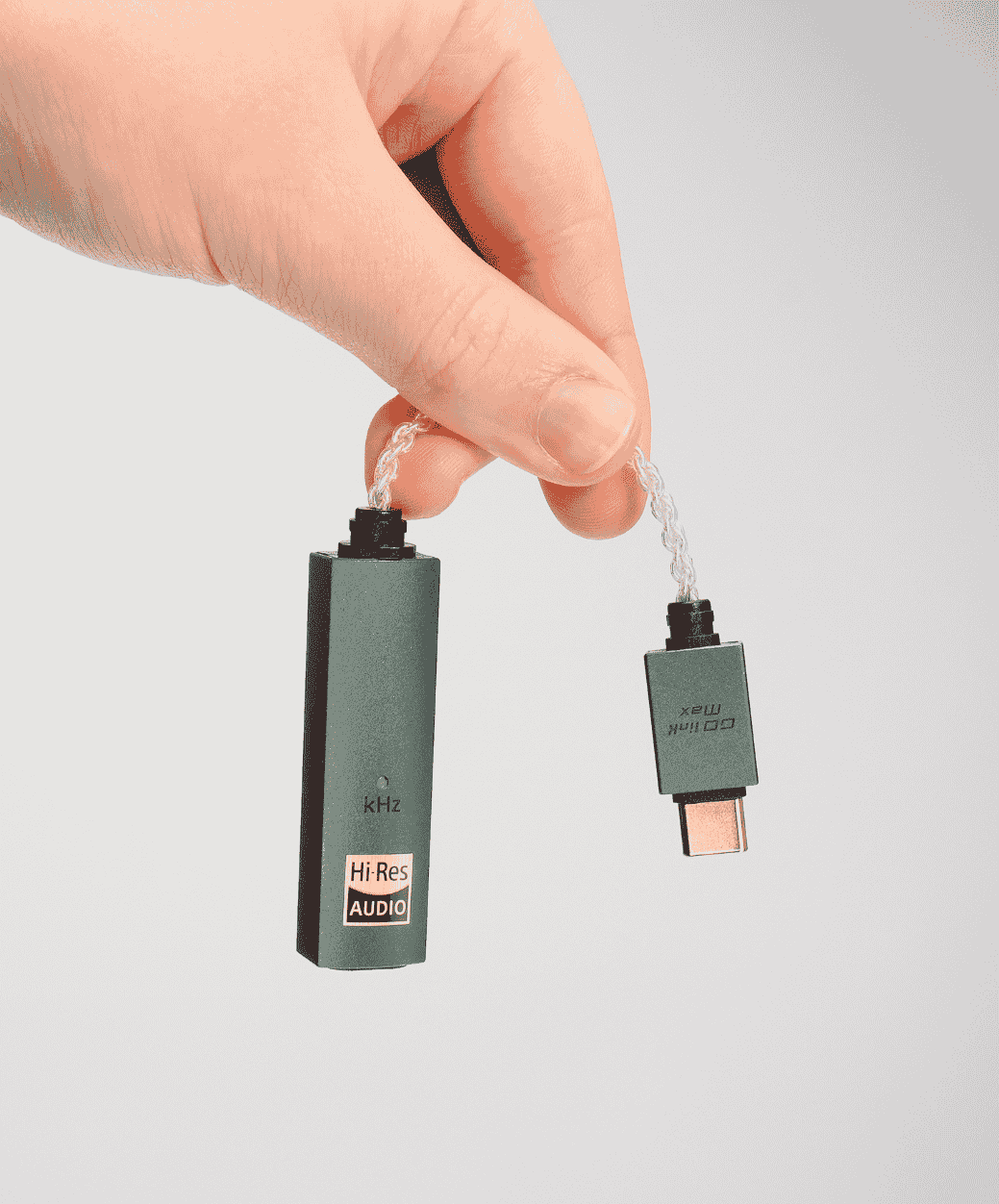 iFi Audio GO LINK MAX - Lifestyle 2 - LE STUDIO HIFI