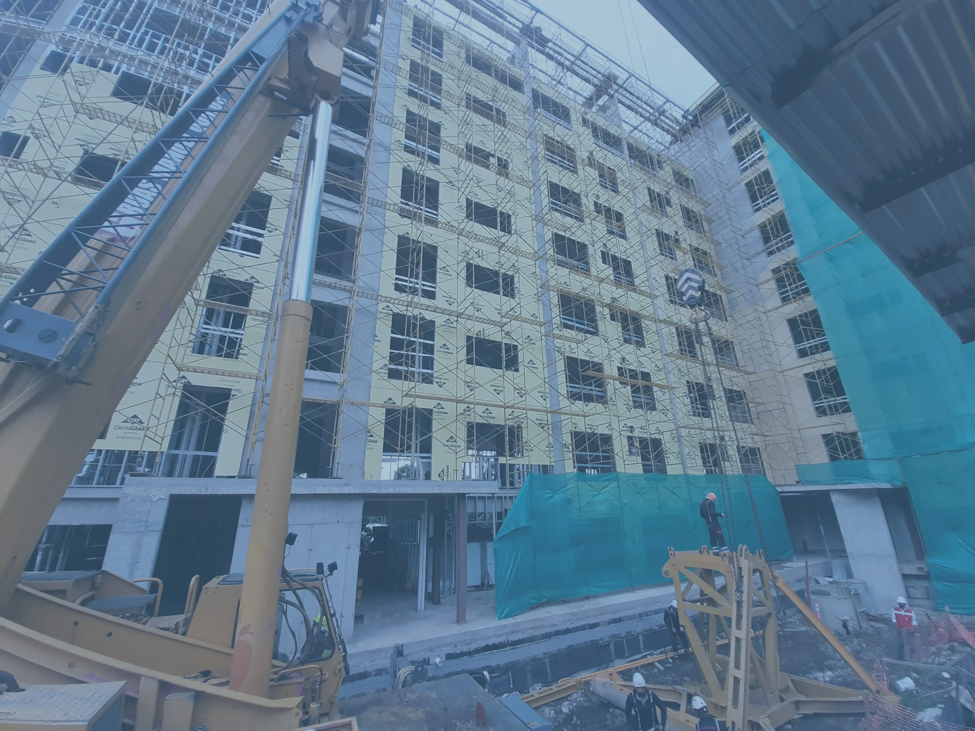 Proyectos de construcción de Barmo en Costa Rica con andamios y puntales