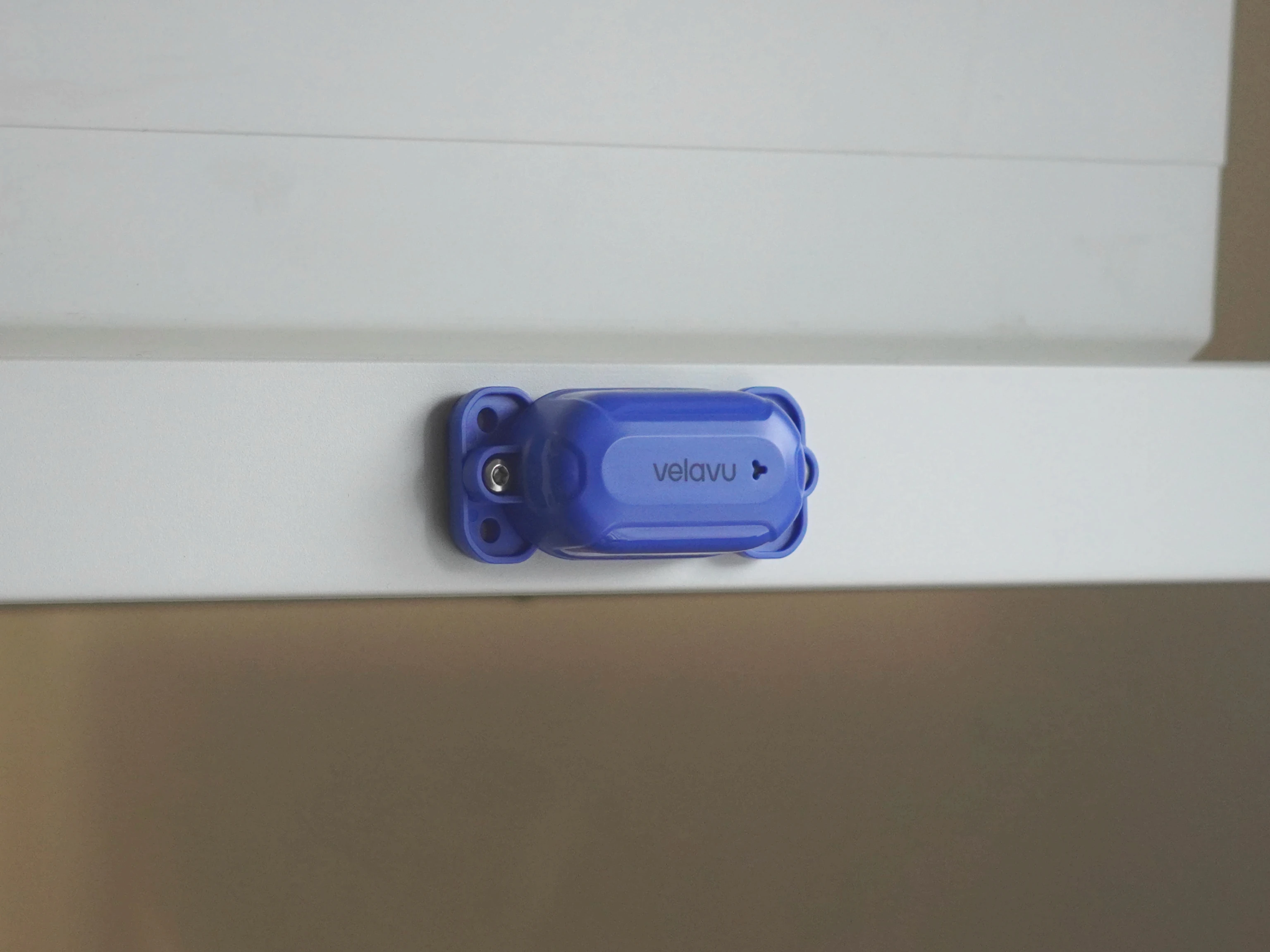Velavu Pavo HD installed on a shelf via internal magnets
