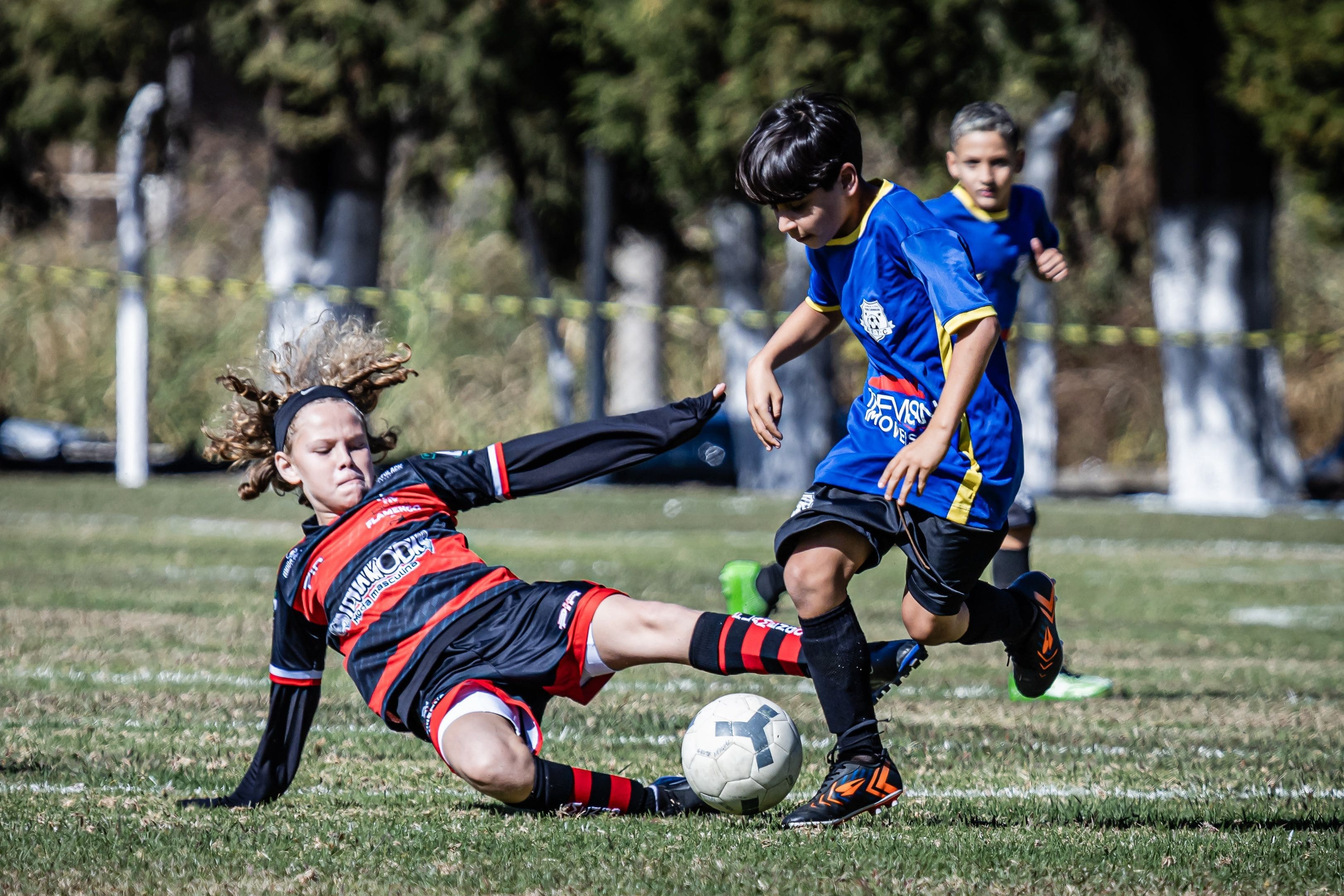  Partida de futebol infantil durante a Brazil Cup